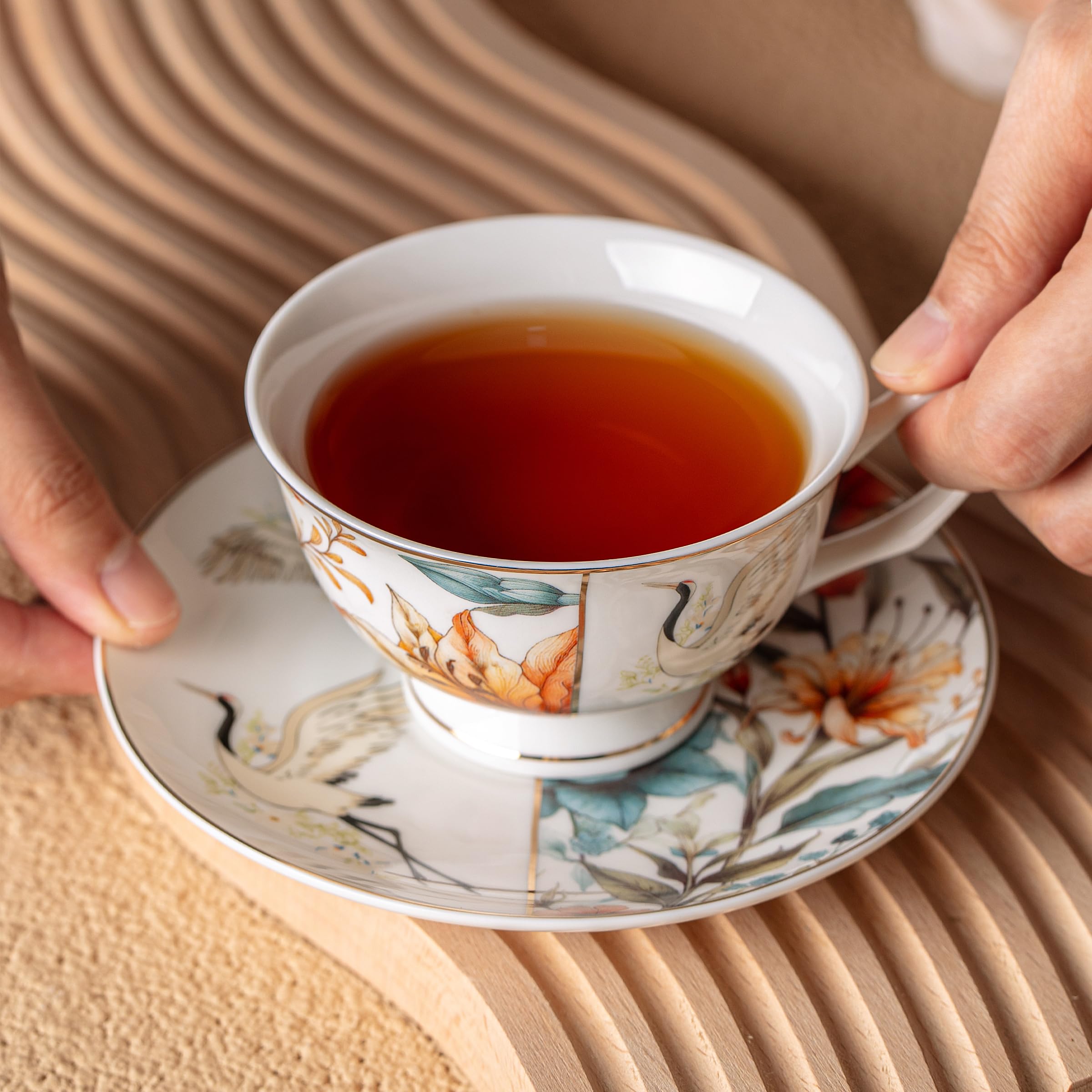 BTaT- Juego de 4 tazas de té y platillos florales con caja de regalo, 8 onzas, juego de 4 tazas y platillos, juego de 4 tazas de té para adultos, tazas de té y platillos de porcelana