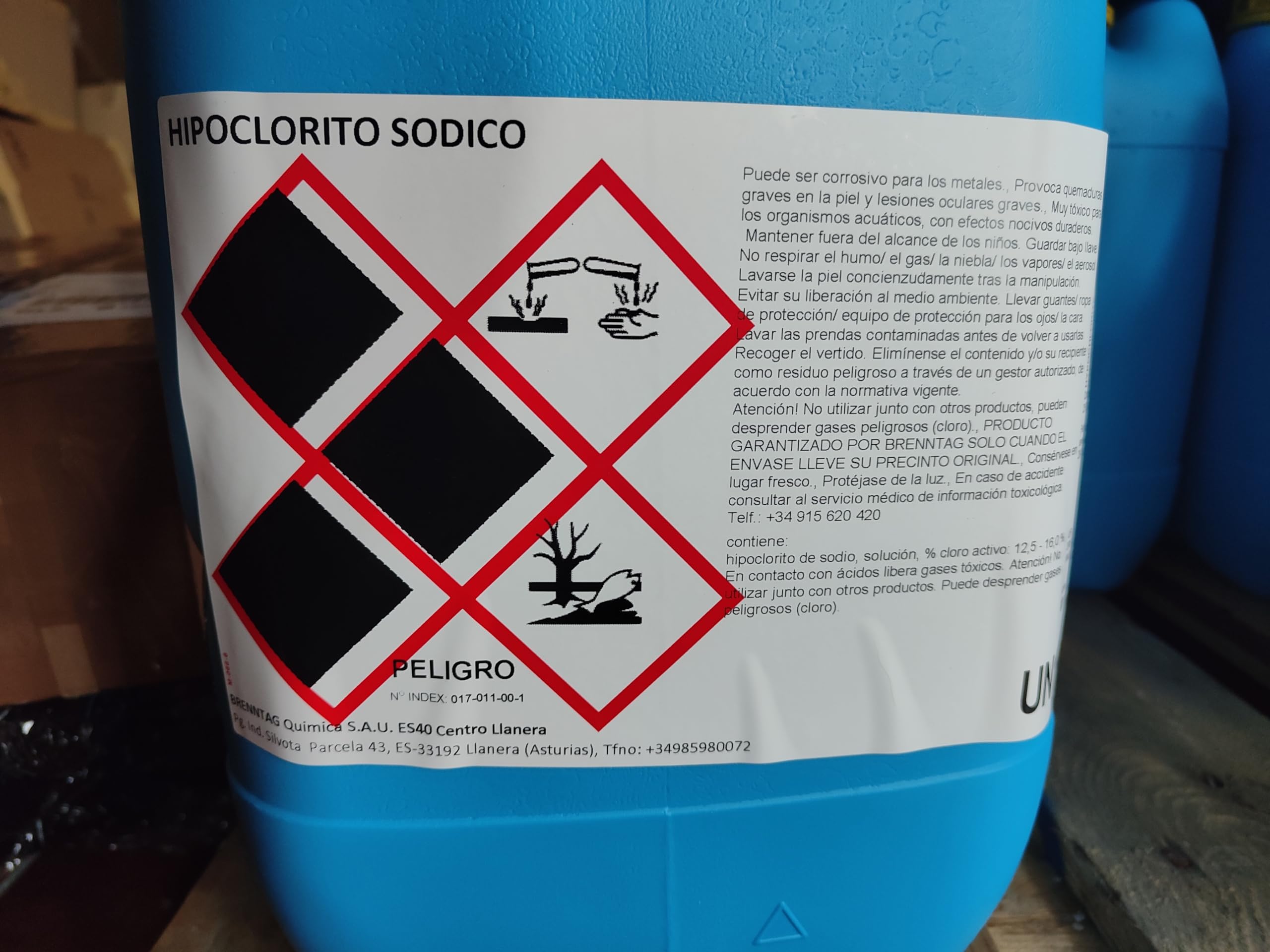 Hipoclorito Sódico para Piscinas y Limpieza en General | Cloro líquido para desinfección de Aguas | Esterilización de Piscinas, pozos y Tanques | Bidón de 25 Kg