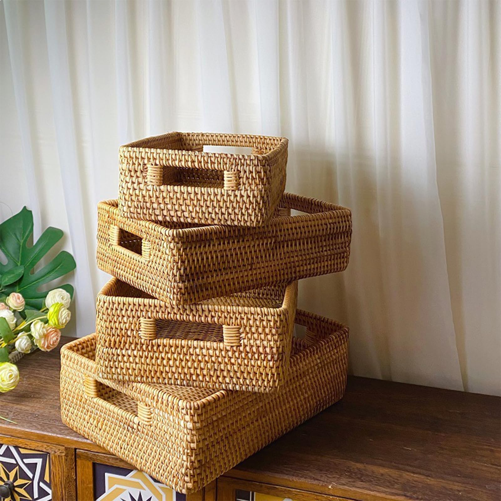Handgefertigtes Rattan-Serviertablett, rechteckiger Präsentkorb mit Griffen, stapelbare Aufbewahrung für Snacks, Obst, Süßigkeiten, 30 x 20 x 10 cm, natürliches Weiden-Design
