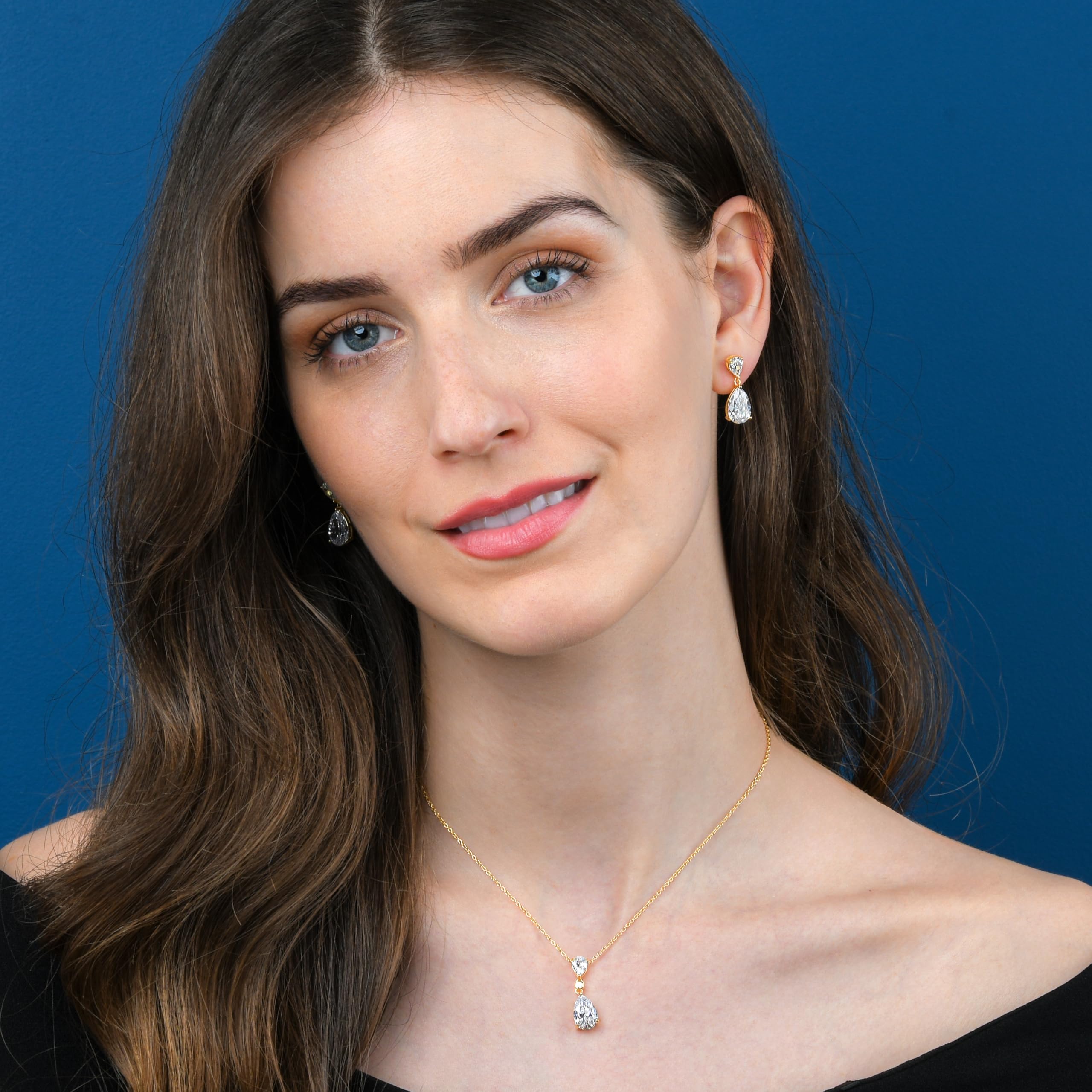 Diamond Treats Damen-Ohrringe aus 925er Sterlingsilber mit weißen und bunten kubischen Zirkonia, elegante Damenohrringe mit bunten Steinen, Schmuck aus Sterlingsilber für Damen
