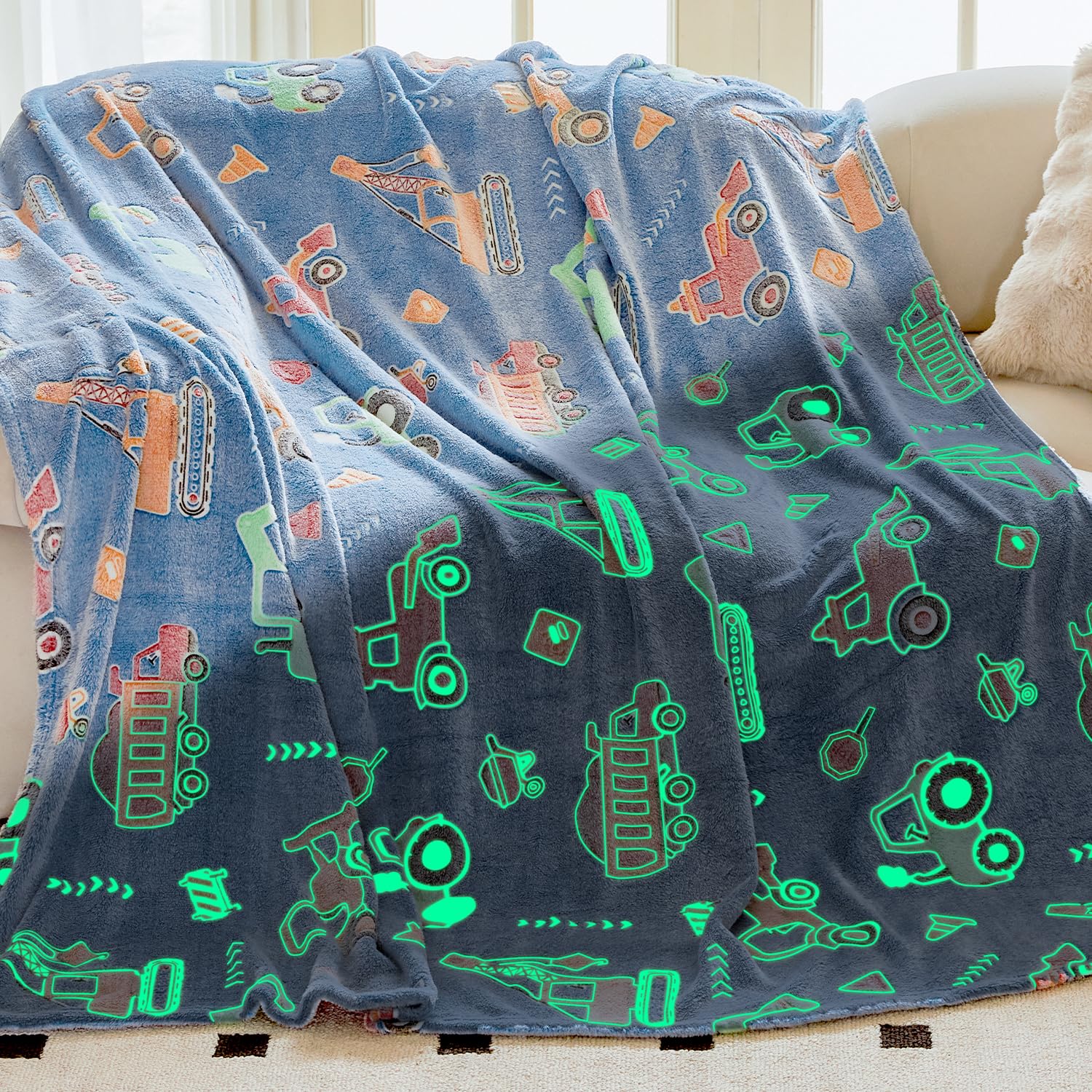 OLAOLA Truck Glow in The Dark Blanket for Kids Soft Flannel Throw Blankets Trucks Gifts for Boys Girls Warm Cosy Sofa Bed Throws (130 x 150cm, Truck)