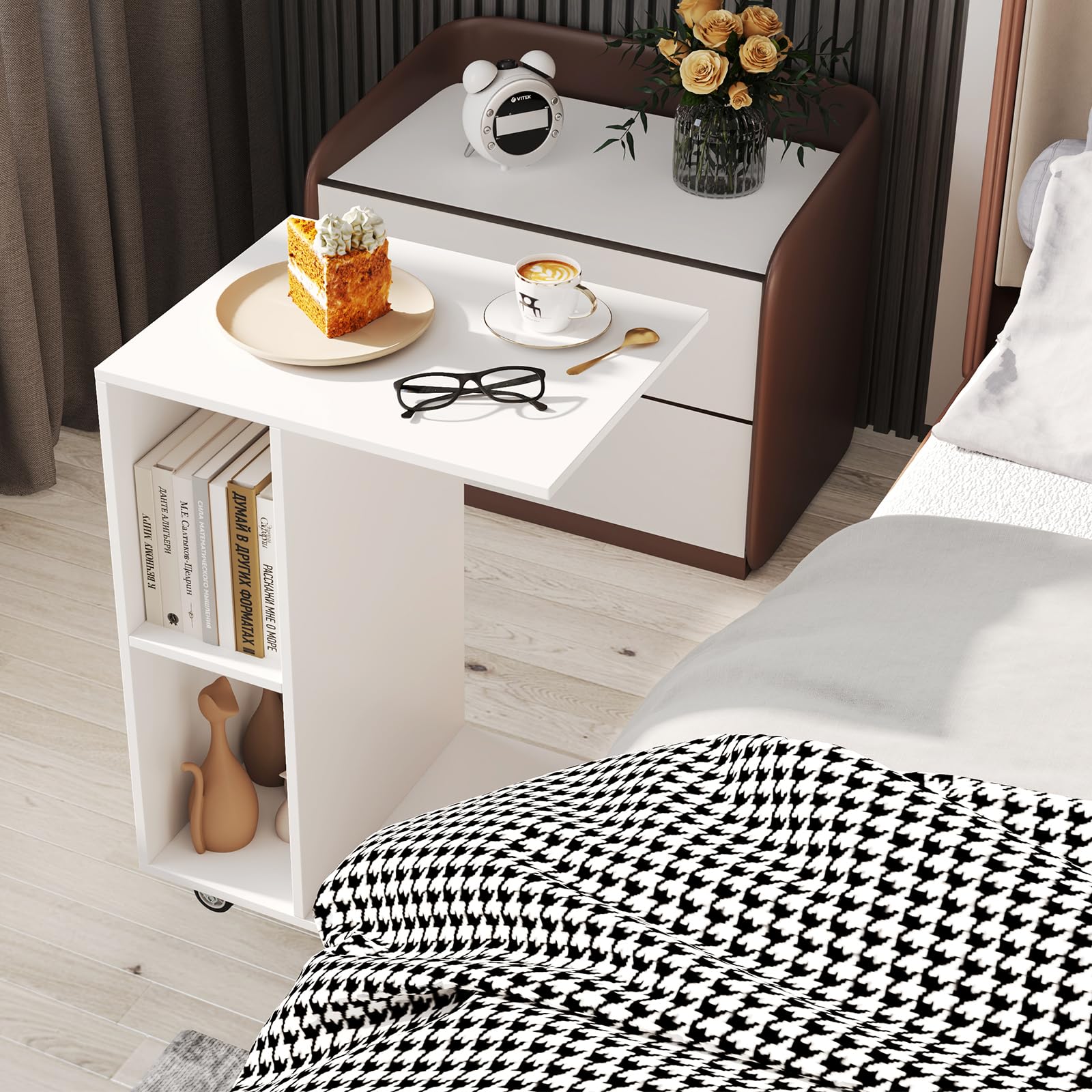 COSTWAY Tavolino a Forma di C con Ruote, Tavolino Laterale da Divano Salvaspazio con 2 Cubi di Stocaggio, Ideale per Camera da Letto, Soggiorno e Salotto, 45 x 35 x 64,5 cm, Bianco