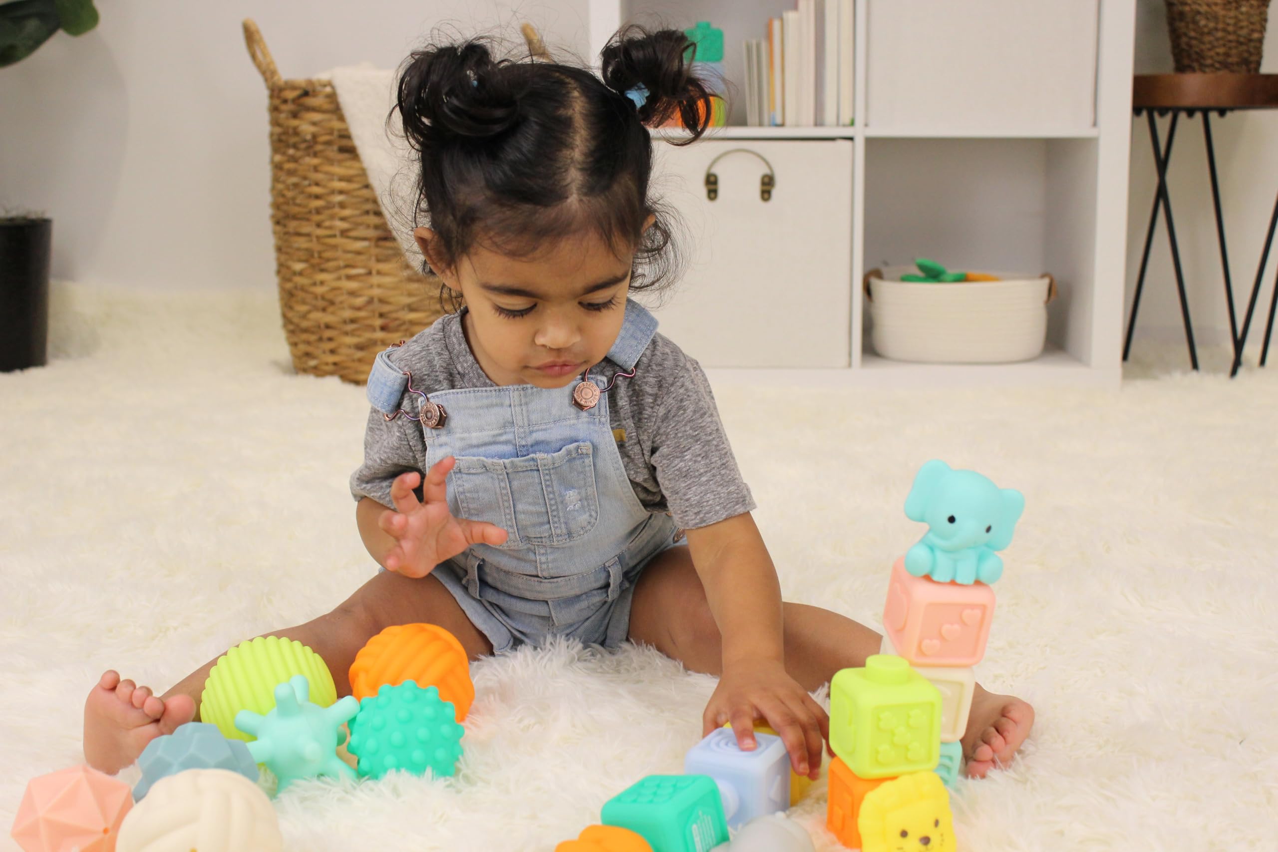 INFANTINO Bolas, Bloques y Buddies Sensoriales, Set Sensorial de 20 Piezas para Exploración Sensorial, Desarrollo de la Motricidad Fina y Gruesa, Sin BPA, Desde 6+ Meses