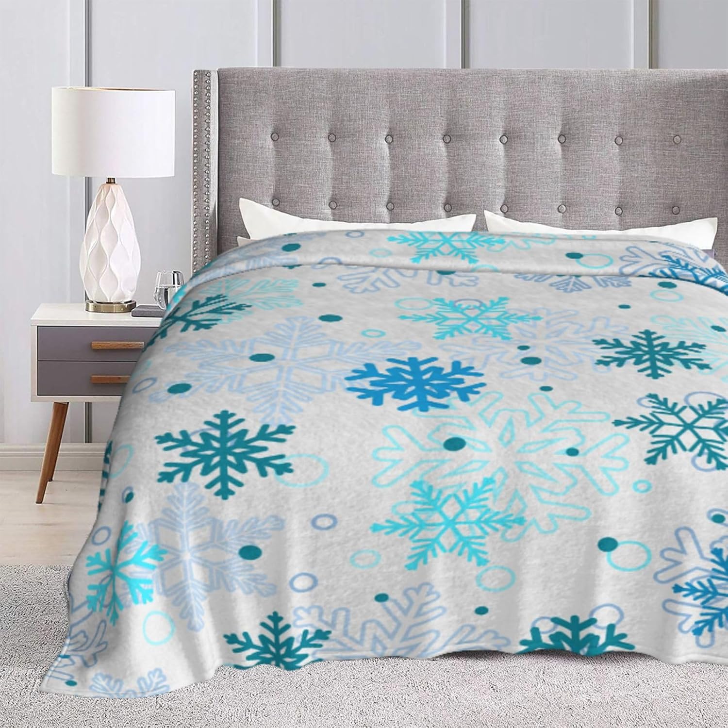 Perinsto Christmas Winter Snowflakes Throw Blanket Ultra Soft Warm All Season Decorative Fleece Blankets for Bed Chair Car Sofa Couch Bedroom 80"X60"