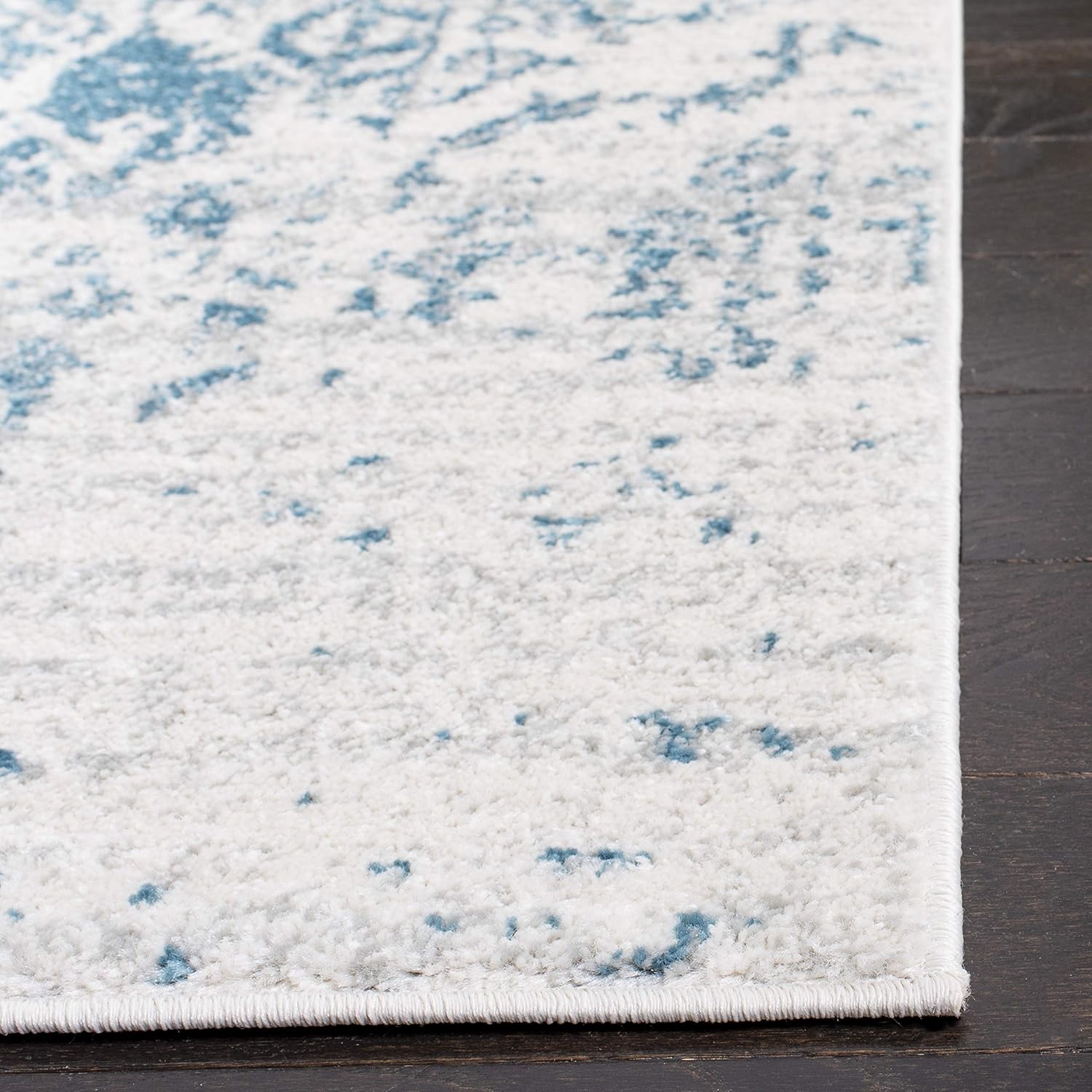 SAFAVIEH Madison Collection Area Rug - 5'3" Square, Teal & Ivory, Snowflake Medallion Distressed Design, Non-Shedding & Easy Care, Ideal for High Traffic Areas in Living Room, Bedroom (MAD603J)