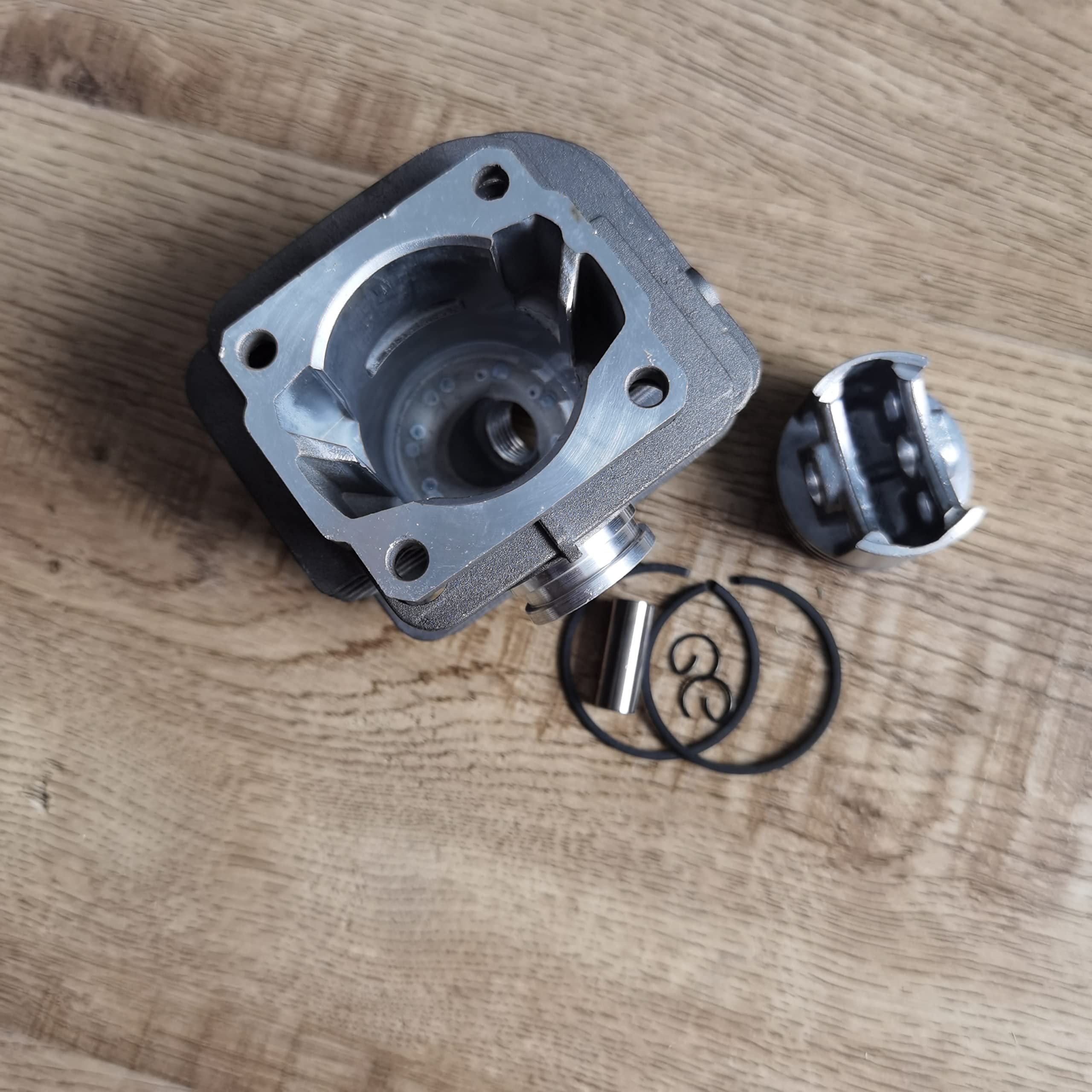 Kit cylindre piston 40 mm adaptable Stihl 020 - 020T - MS200 - MS200T - Référence 1129-020 Kit cylindre piston 40 mm adaptable Stihl 020 - 020T - MS200 - MS200T - Référence 1129-020