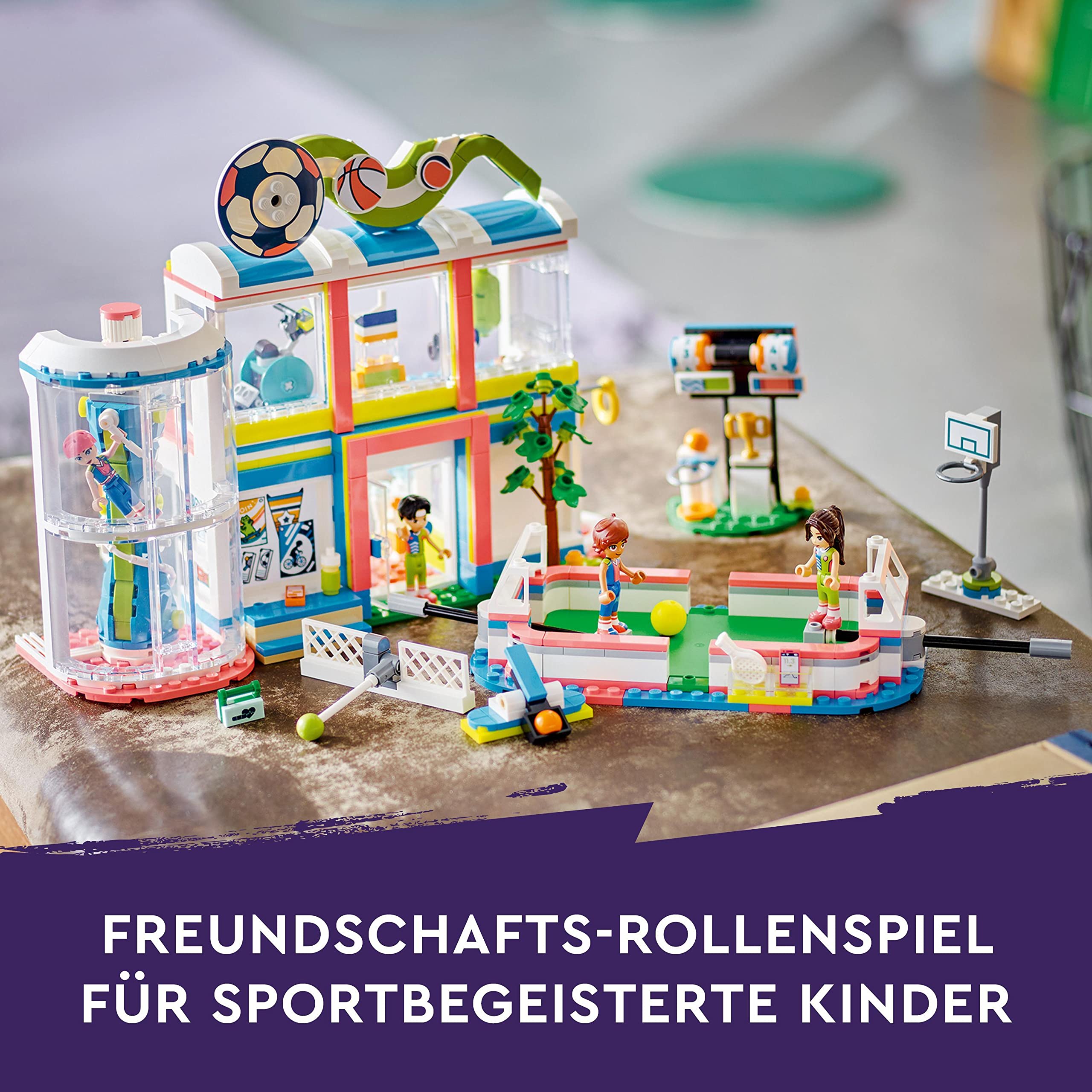LEGO Friends Sportzentrum BAU-Spielzeug mit Fußball-, Basketball- und Tennis-Spielen sowie Kletterwand und 4 Mini-Puppen, Heartlake City Geschenk für Kinder ab 8 Jahren 41744