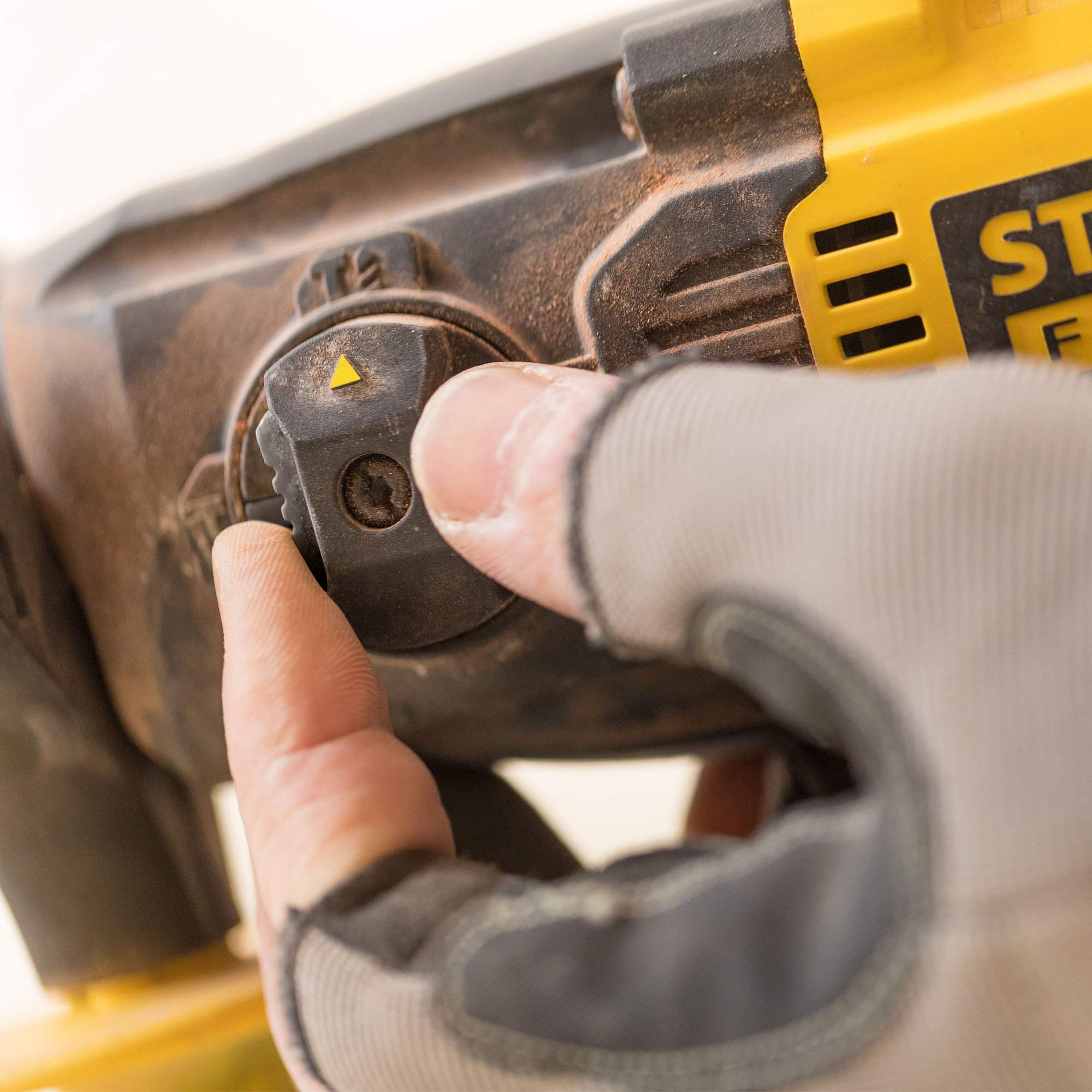 Stanley FATMAX Młotek udarowy SDS-Plus 18V BRUSHLESS z 1 baterią 4 Ah + 1 torbą 1,5J Prędkość 0-2,200 obr/min 5,775 ipm Wytrzymała i ergonomiczna seria FMCD900M1S-QW