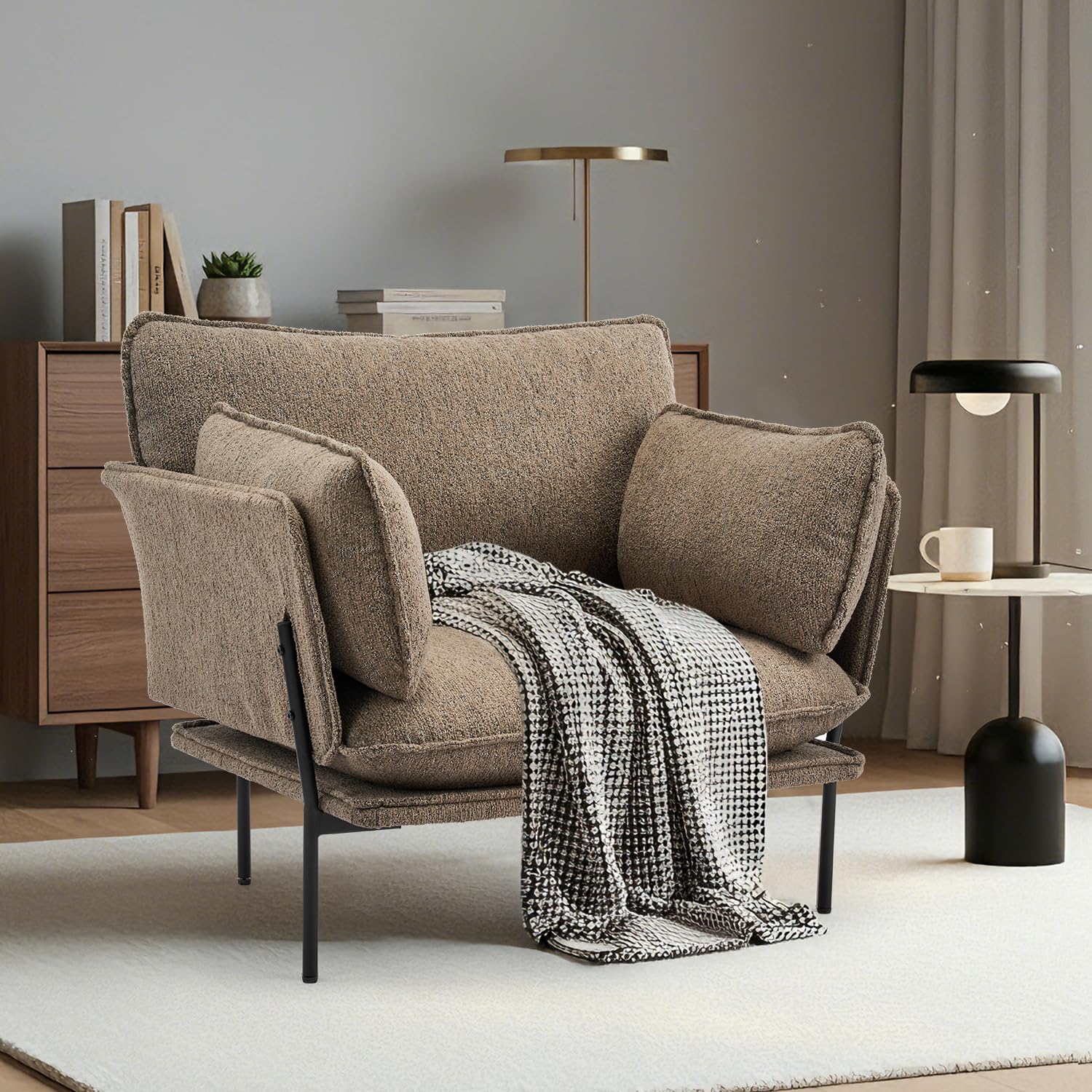 YEEFY Bouclé Loungesessel mit Metallbeinen – gepolsterter Akzentstuhl als Lesesessel, Wohnzimmerstuhl, Schlafzimmerstuhl & Balkonstuhl, moderner Polstersessel für Entspannung (Braun, 1 Stück)