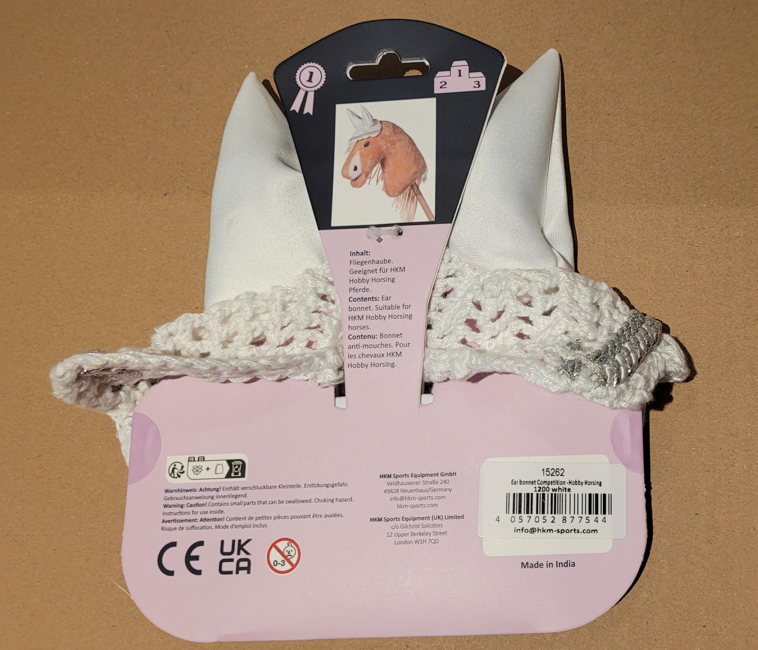 Holly & Claire HKM Hobby Horse „Clara“ grau marmoriert – Steckenpferd Turnier-Set mit weißer Fliegenhaube & Schabracke – perfektes Zubehör für Hobby Horsing Freunde