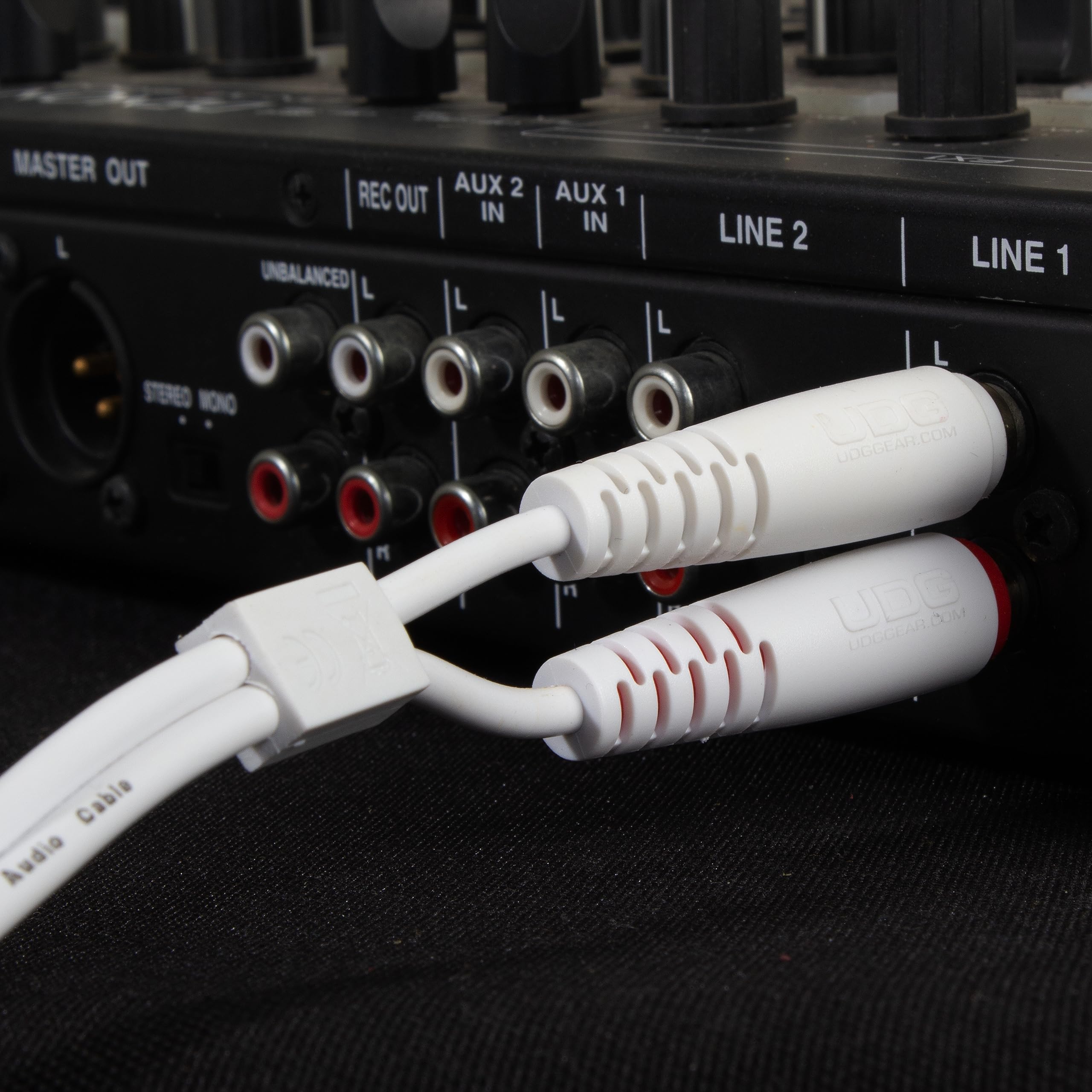 UDG Juego de cables de audio RCA - RCA blanco recto 1,5 m, compatible con todos los dispositivos de conector a conector