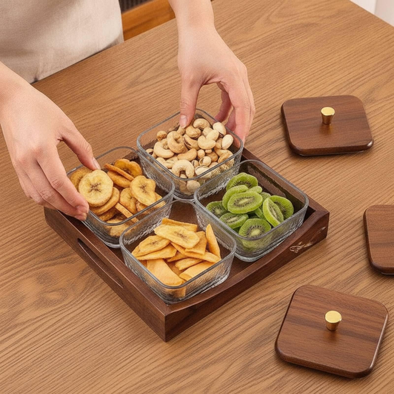 Plateau à Collation avec Coupelles Verre, Style Chinois Rétro, Plateau Rectangulaire À Quatre Compartiments Carrés Avec Coupelle En Verre Et Couvercles En Bois, color to 2
