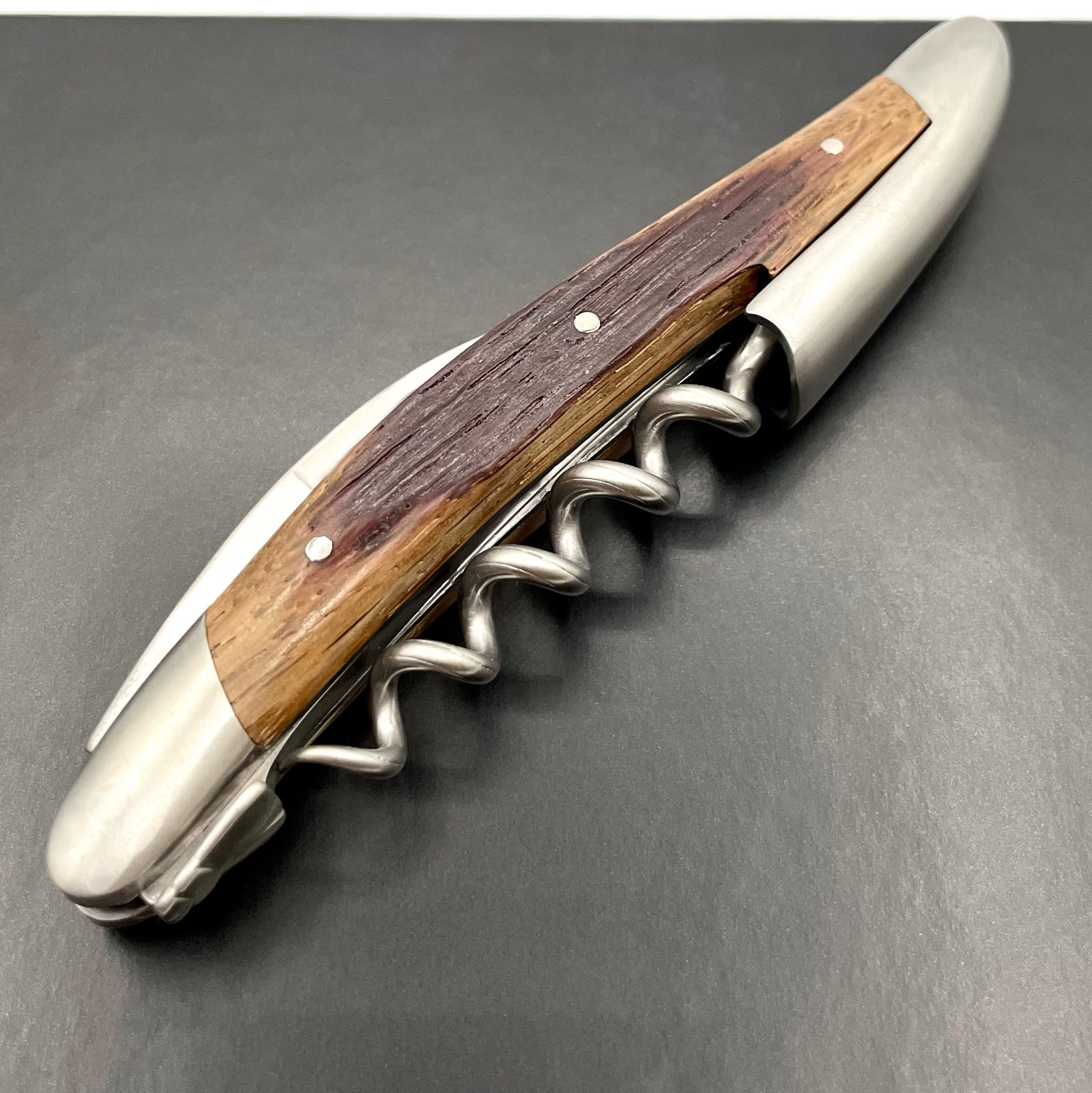 Forge de Laguiole Sommelier Fasseiche Matt, handgefertiges Kellnermesser weiches Lederetui + Poliertuch