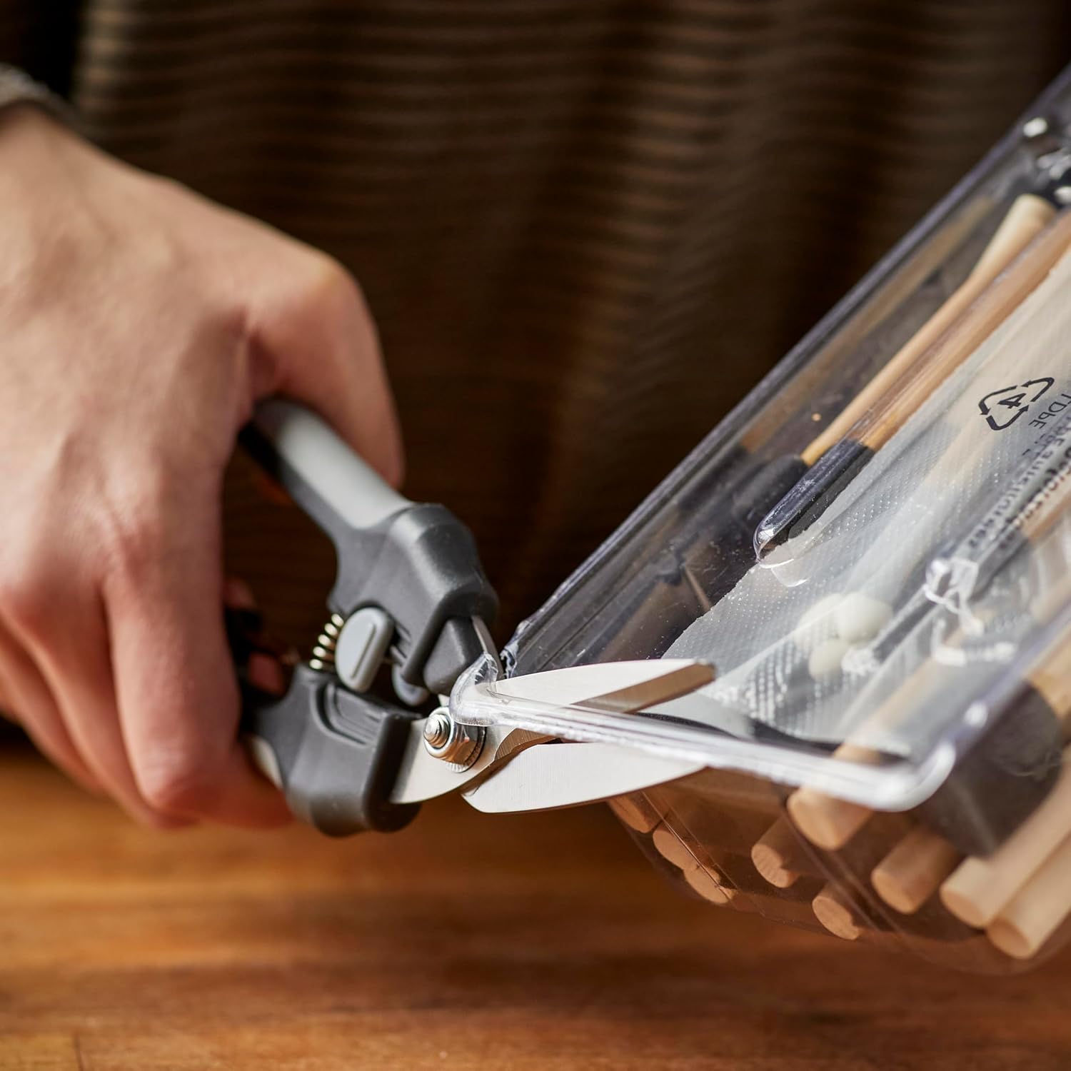 Fiskars Everyday Package Opener, Heavy-Duty Sharp Blades, Clamshell & Zip Tie Cutter, Large, Assorted Colors