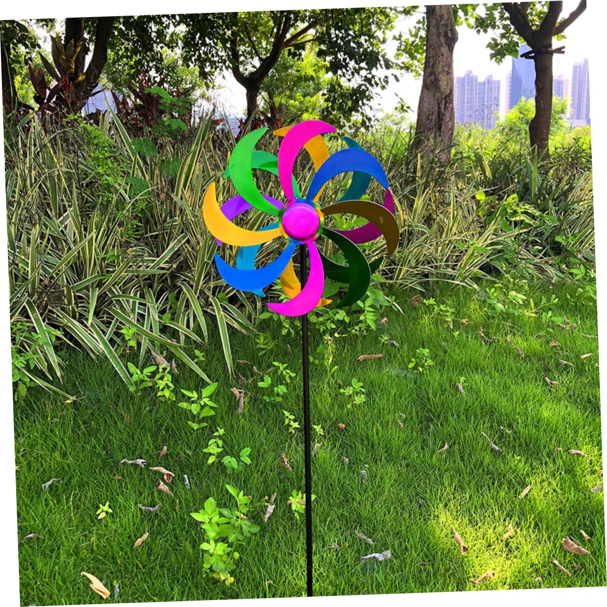 BESPORTBLE Buntes Windrad Für Junge Mädchen Regenbogen-windmühle Garten-dekor Aus Robustem Eisenmaterial Farbenfroher Spinner Für Terrasse Und Party Einfache Windanwendung