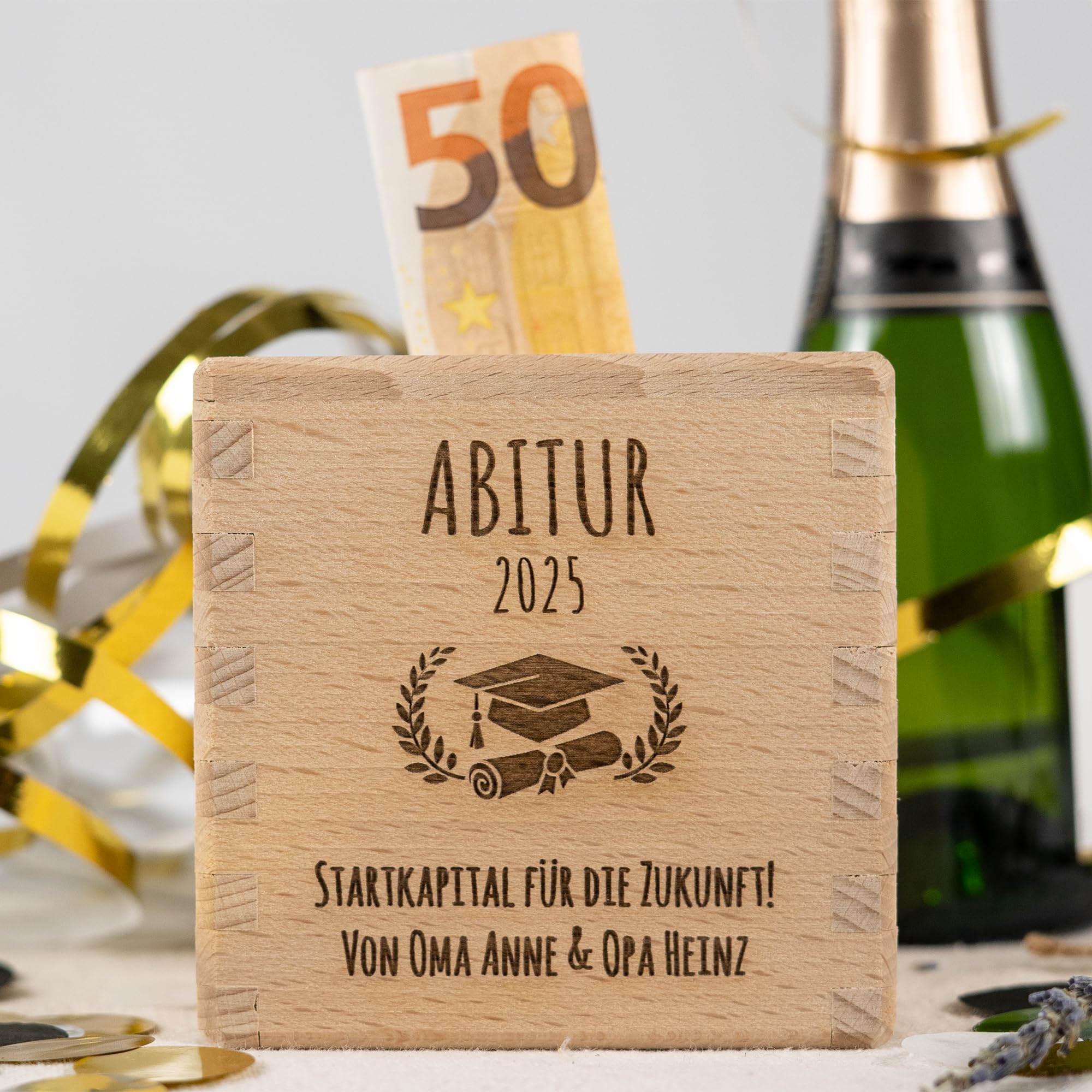 HOFMEISTER® Personalisierte Spardose Abi 2025 – Geschenkidee zum Abiturabschluss aus Buchenholz – Gravur mit Doktorhut und Kranz – 10 cm