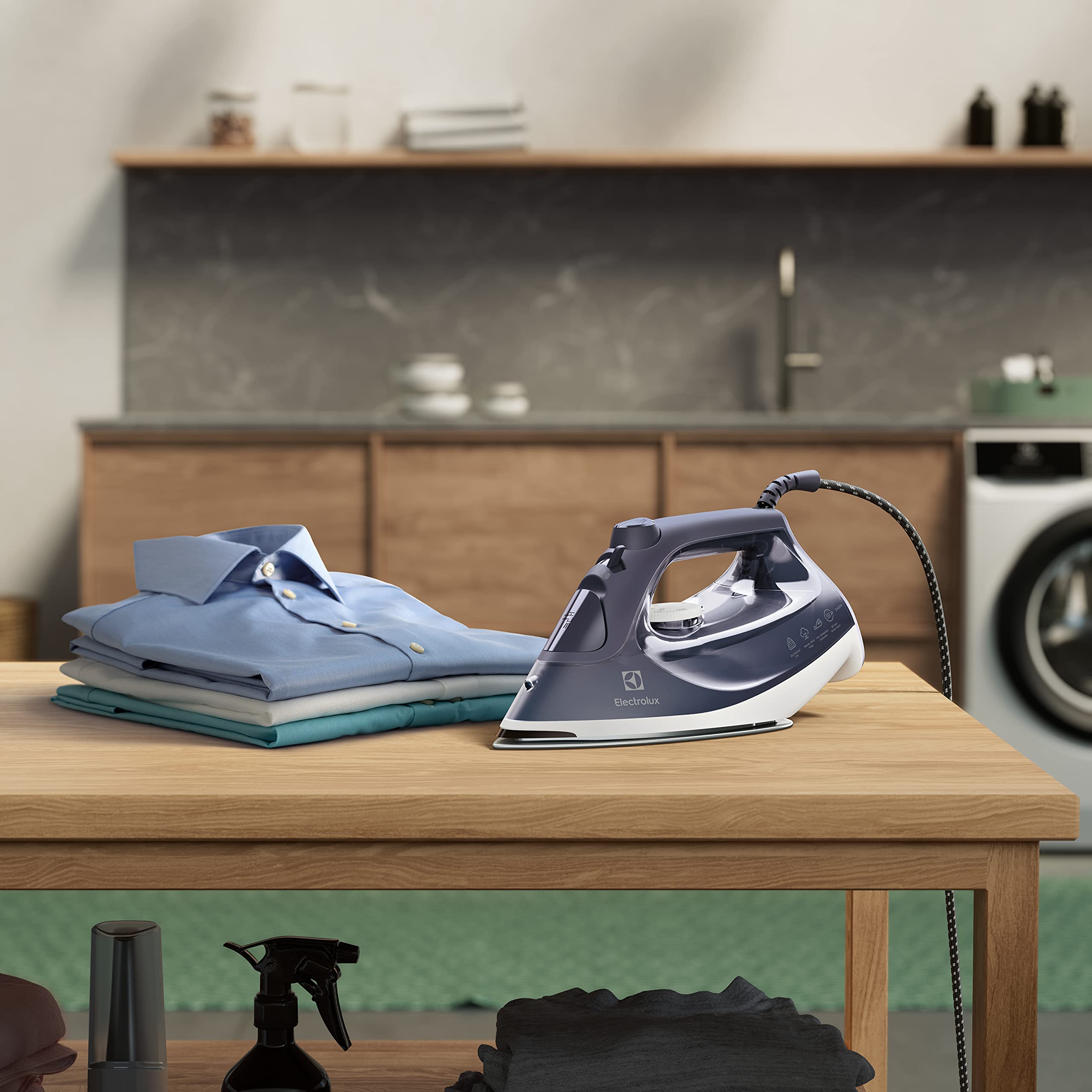 Electrolux Plancha Refine 600 E6SI1-2MN, Plancha a vapor con suela GLISSIUM 175 resistente a los arañazos, autolimpiante con FlushClean, antigoteo, Misty Navy