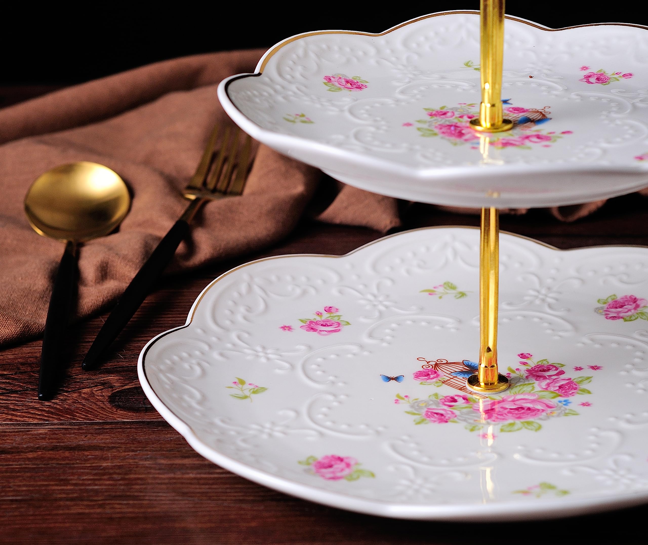 Claytonic® Elegante soporte de cerámica para tartas de 3 niveles con estampado floral en relieve, soporte para magdalenas, plato para servir pasteles en caja de regalo y una pinza para azúcar gratis