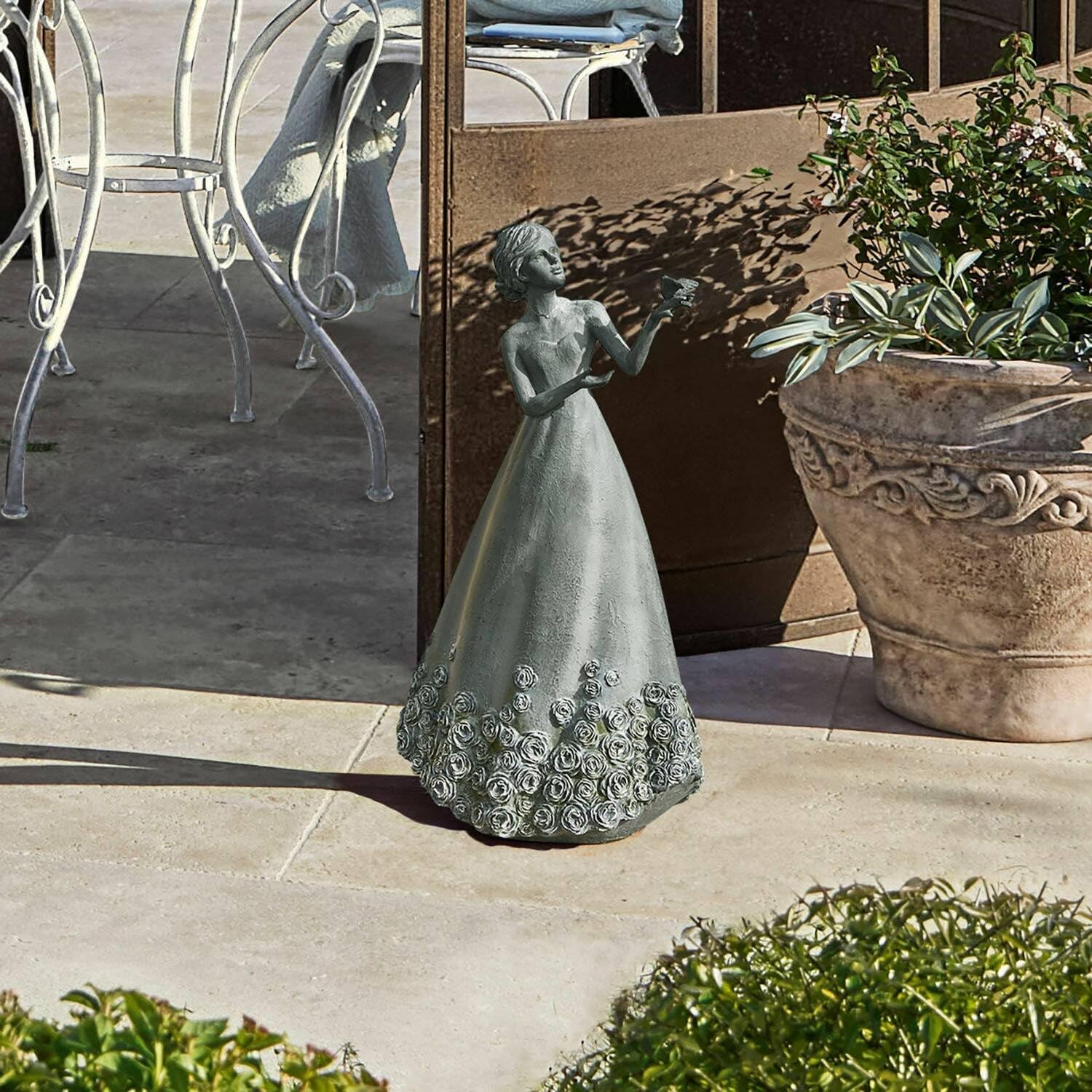 Loberon Deko-Figur Yasminah - Beeindruckende Größe - Romantische Details - Gartendekoration - Gartenfigur - Outdoor - Polyresin, antikgrau