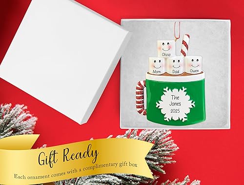 Miniatura 10 de Adorno de Navidad personalizado de la familia de 6 de chocolate caliente 2023  Malvaviscos personalizados en taza de cacao con bastón de caramelo