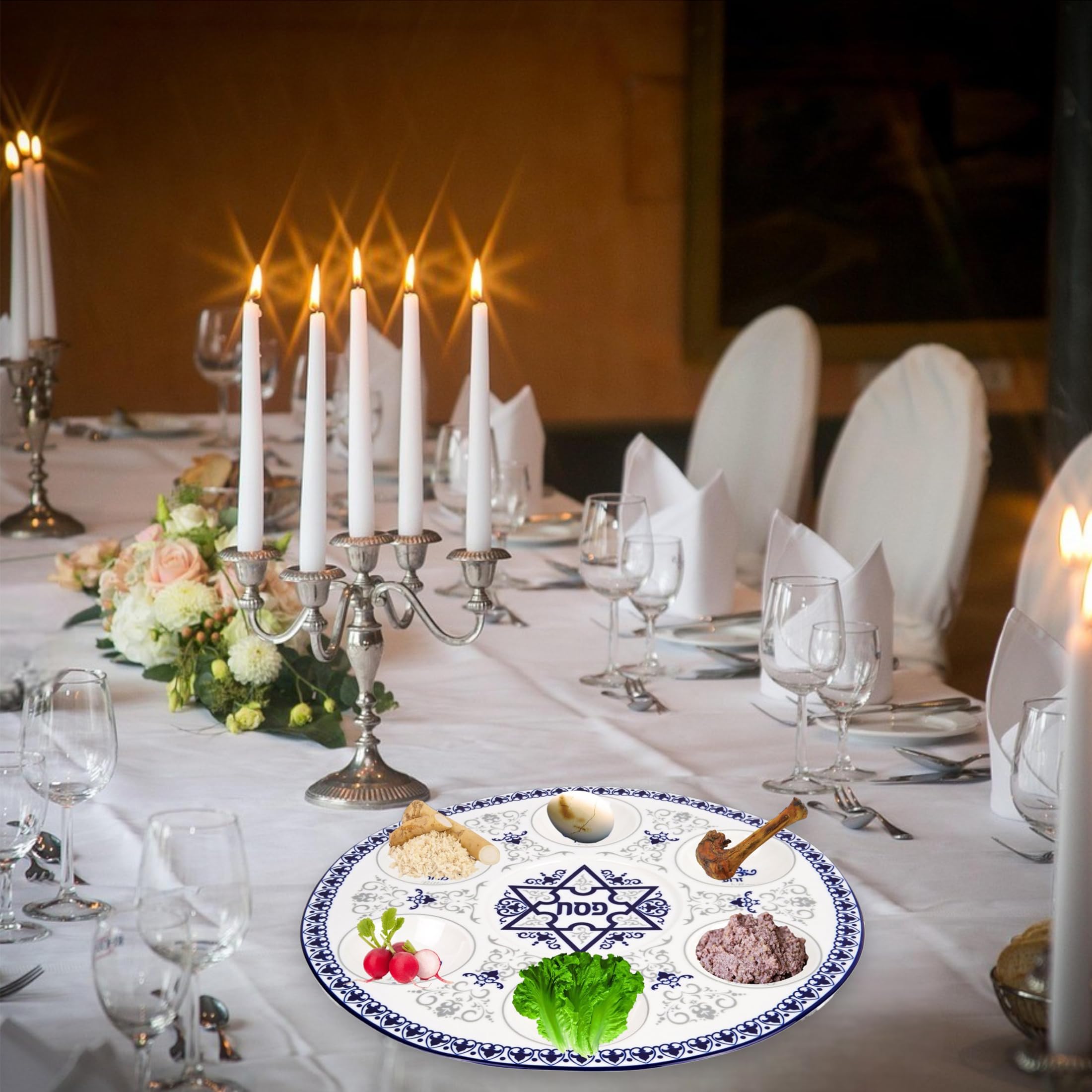 Zion Judaica Seder Assiette ronde en porcelaine avec motifs byzantins et fleurs de lys 6 sections avec marquages hébreu et anglais pour la fête de la Pâque 34,3 cm