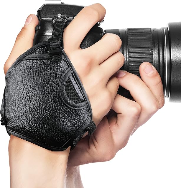 CELLONIC® Hand Grip Camera Wrist Strap UK Secure, Comfortable Quick Release Faux Leather Camera Strap 1/4 Mirrorless, Compact, DSLR Hand Strap Harness Compatible for Canon Sony Nikon Olympus - Black