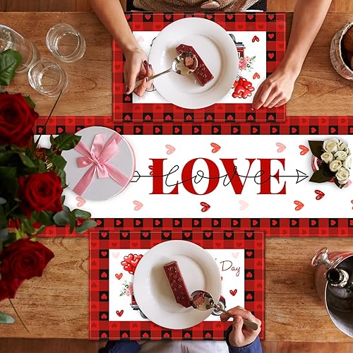 Miniatura 6 de Paquete de 5 juegos de decoración de San Valentín camino de mesa y manteles individuales de búfalo a cuadros con forma de corazón rosa para camión