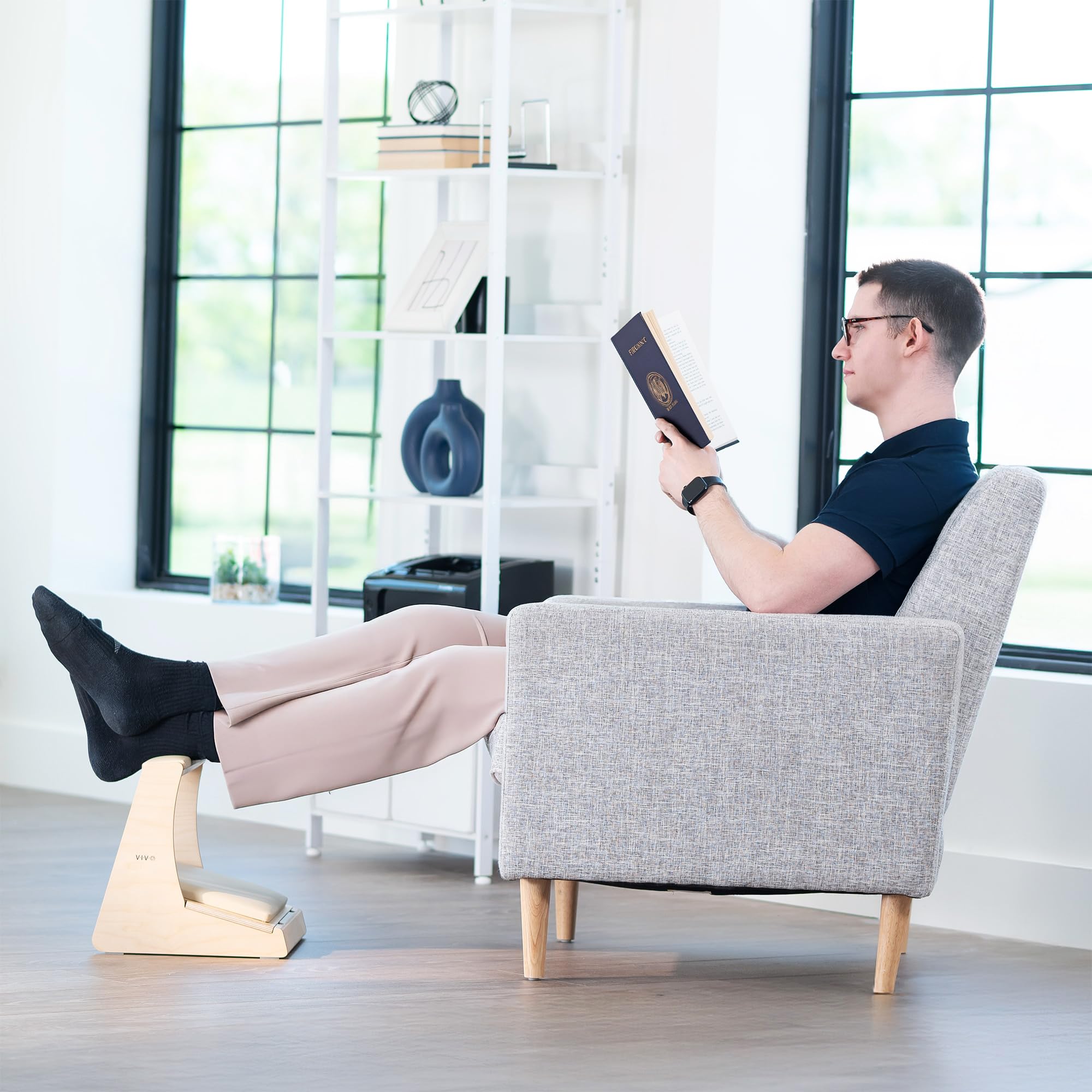 VIVO Fußstütze unter dem Schreibtisch mit verstecktem Staufach für Schuhe, neigbare Plattform und Beinstütze mit Dicker Polsterung, helles Holz, STAND-FT03