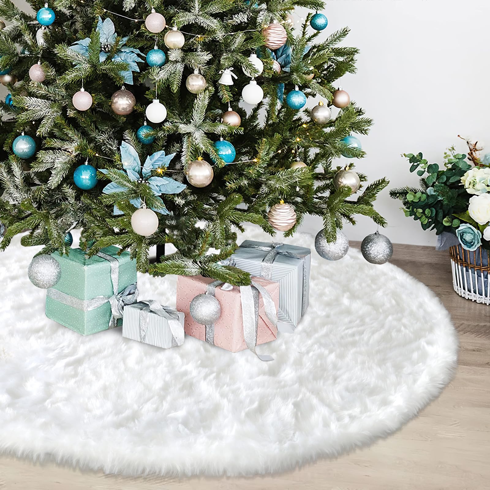 KHOYIME Christmas Tree Skirt 36 Inches Large Faux Fur White Xmas Tree Skirt, Luxury Soft Thick Fluffy Plush Under Tree Rug Skirt Indoor Holiday Party Christmas New Year Decorations Home Room Decor