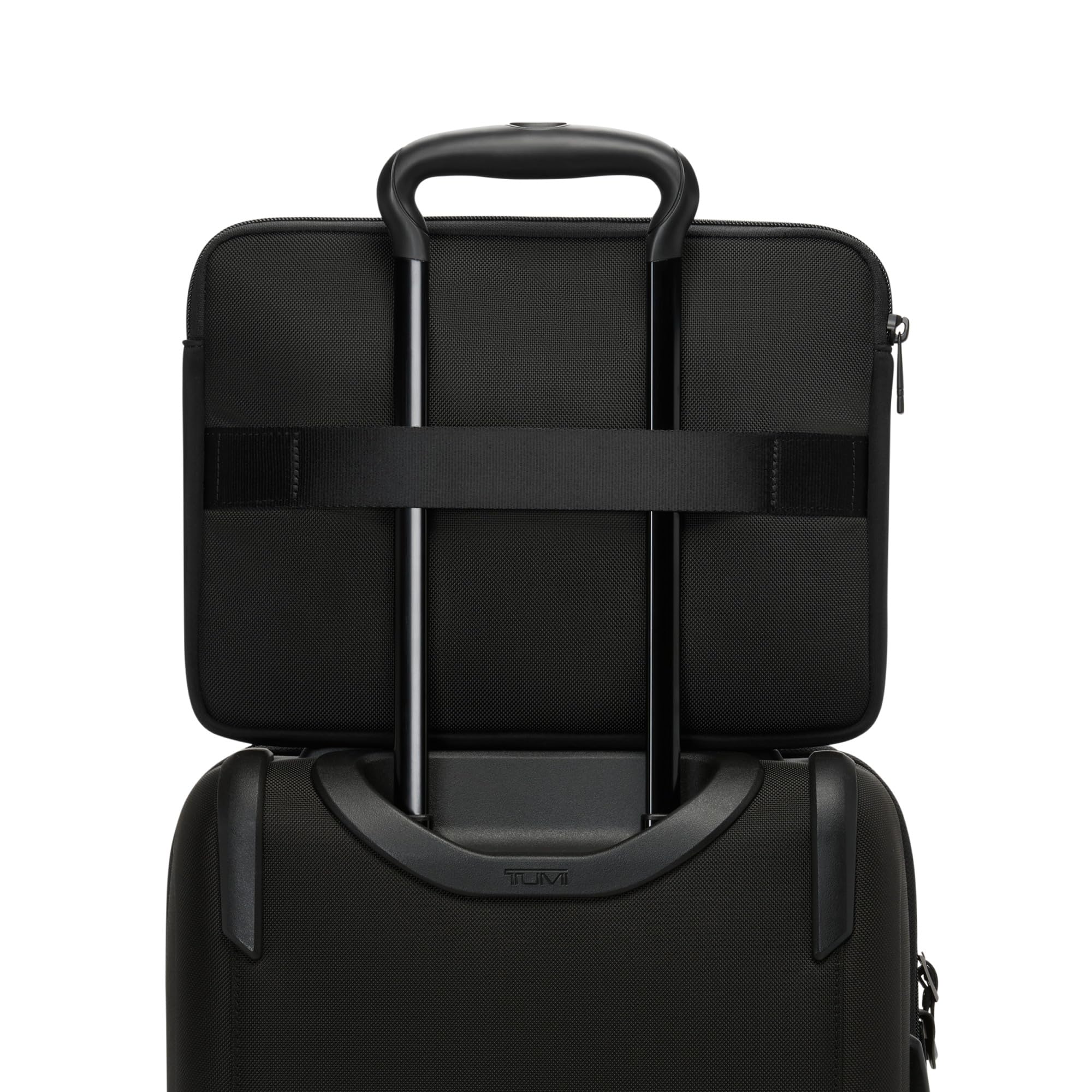 TUMI パソコンケース Amazon.com: TUMI - Alpha Laptop Cover - Protective Computer Case