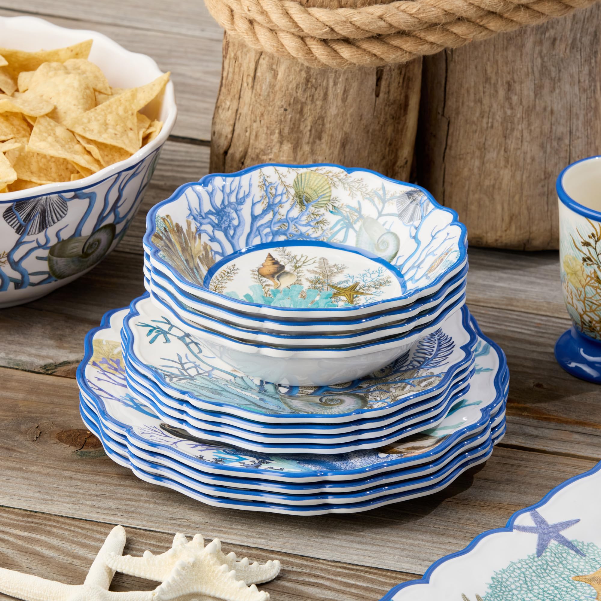 Blue Lagoon Melamin-Geschirr-Set, 12-teilig, Küsten-Korallen- und Muschel-Design, Service für 10,2–27,9 cm Speiseteller, 22,9 cm Salatteller und 800 ml Schüsseln – langlebig, leicht, BPA-frei