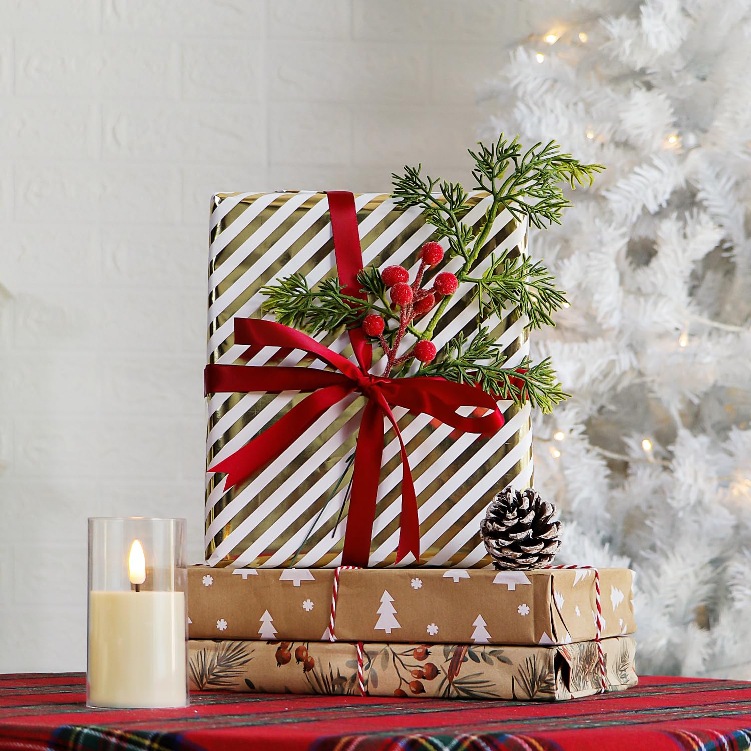 Künstliche Tannenzweige für Weihnachten, gefrostete Beerenstiele, immergrüne Norfolk-Zypressen-Zweige, Stechpalmenbeeren, Winterbeeren, für Vasenfüller, DIY, Basteln, Girlande, Heimdekoration (grün