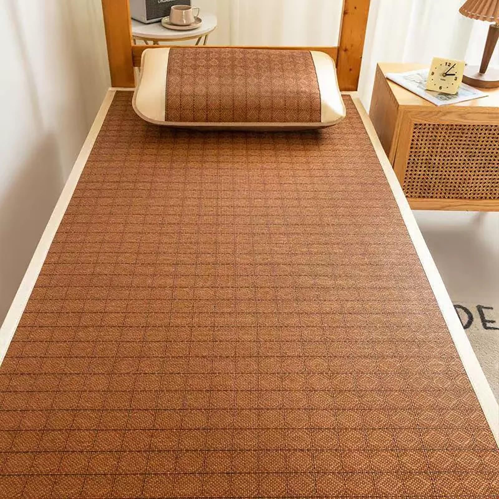 Esterilla de ratán para la cama de 120x195cm de color marrón y blanco con funda de almohada