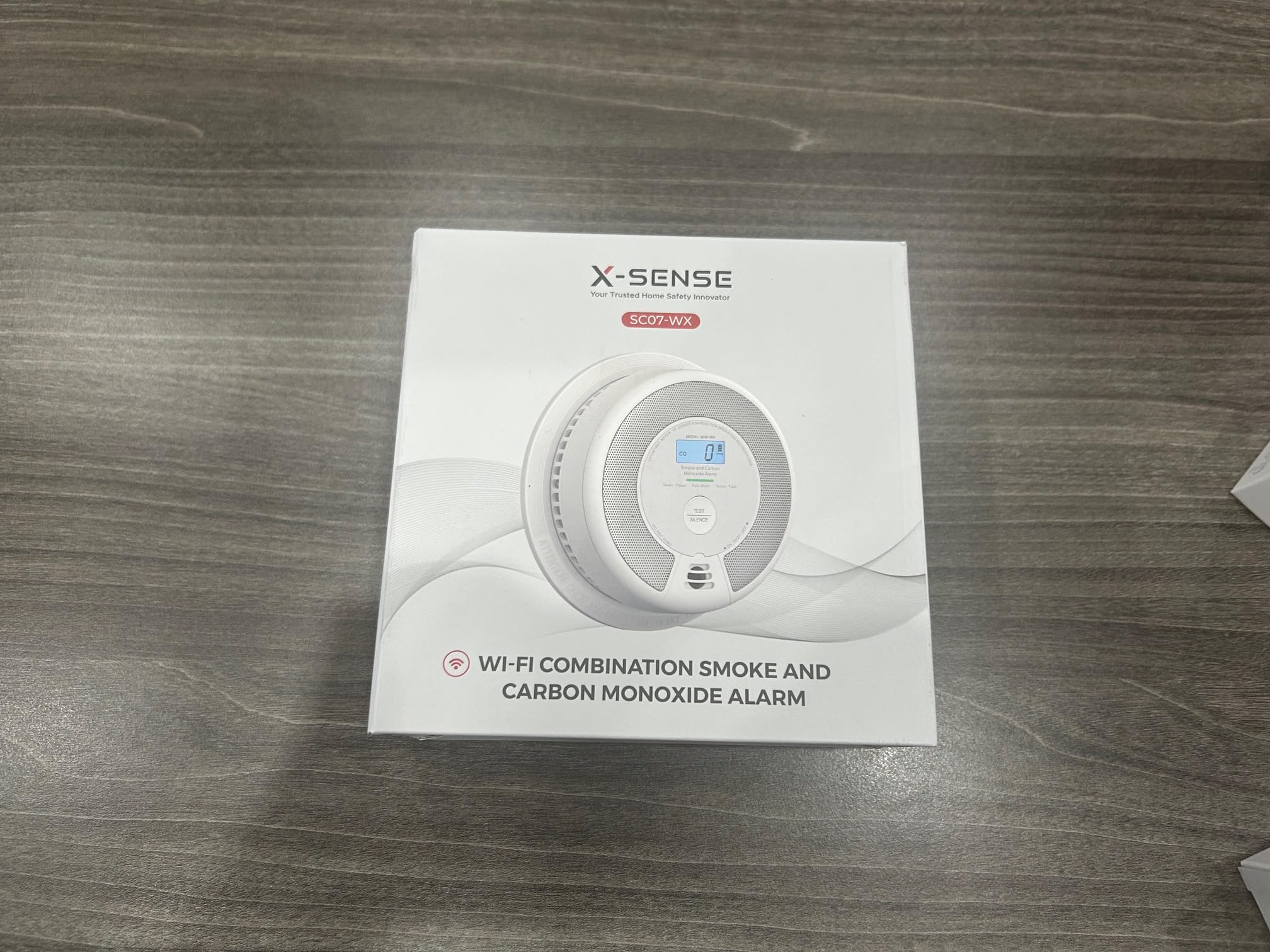 X-Sense Rilevatore di fumo intelligente, combinazione di rilevatore di monossido di carbonio, batteria sostituibile, rilevatore di fumo e monossido di carbonio, notifiche di applicazione in tempo