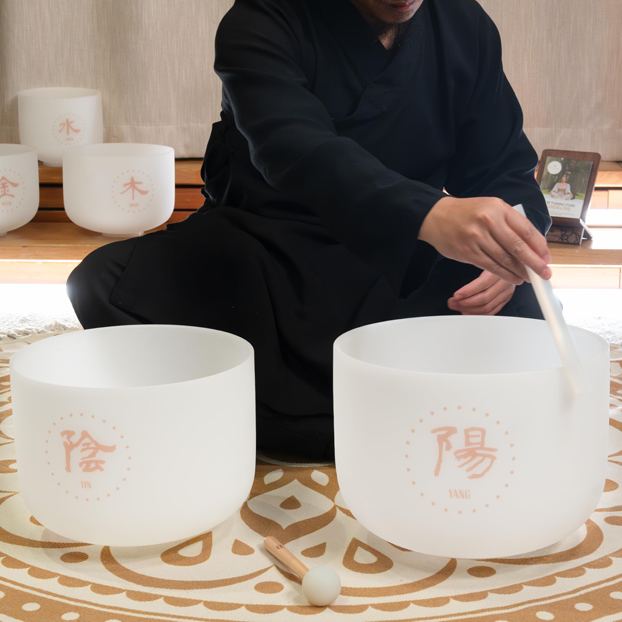 Meinl - Set di 2 campane tibetane in cristallo Sonic Energy Yin/Yang - TCM in quarzo smerigliato sintonizzato con mazzuole, borsa, O-ring, per meditazione, yoga, bagni sonori, guarigione dei chakra