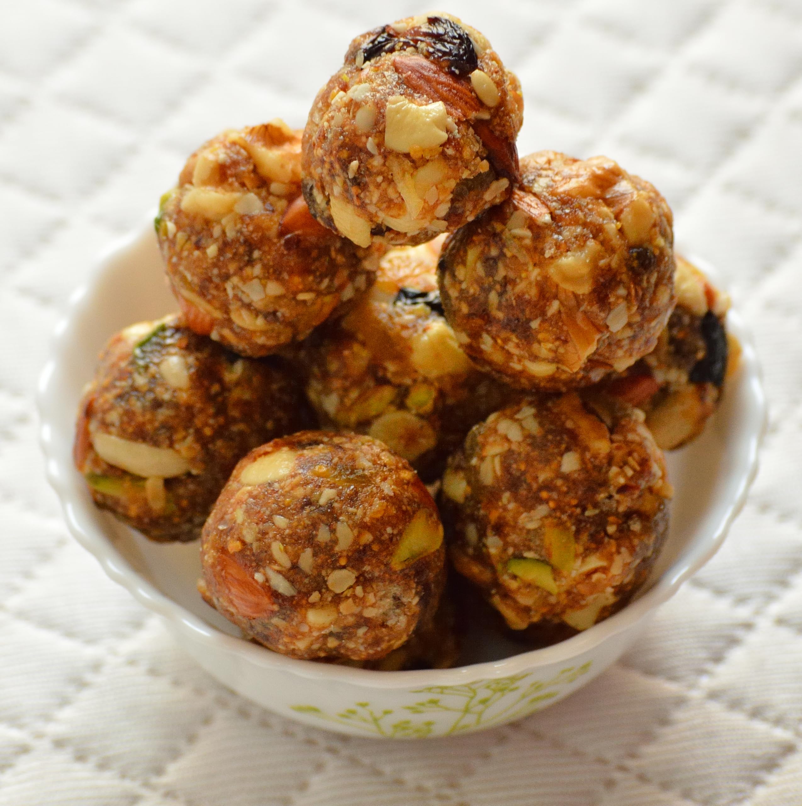 Gond Dry Fruits Ladoo | Organic | Made To Order | Gond ke Laddu | Zero Added Sugar | Made with Medjool dates | 200 GM pack