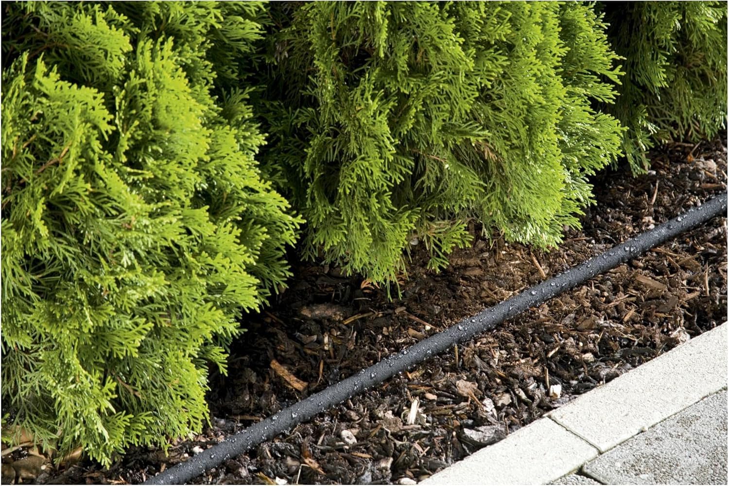Gardena Perl-Regner: Wassersparender Regner für Bewässerung von Pflanzenreihen und Beeten, Wasserersparnis bis 70%, individuell längenanpassbar, leicht zu bedienen, Schlauchlänge: 7.5 m (1968-20)