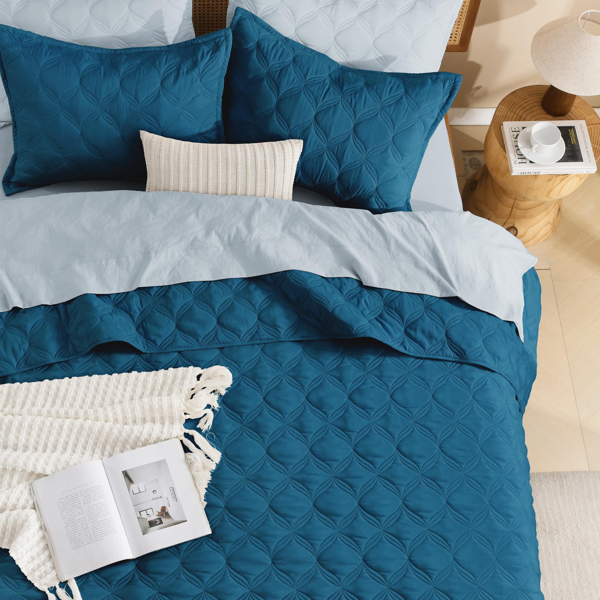 クイーンサイズのキルトカバーとシーツのセットです。 ローラアシュレイ Laura Ashley ダブル?クイーン 掛け布団カバー