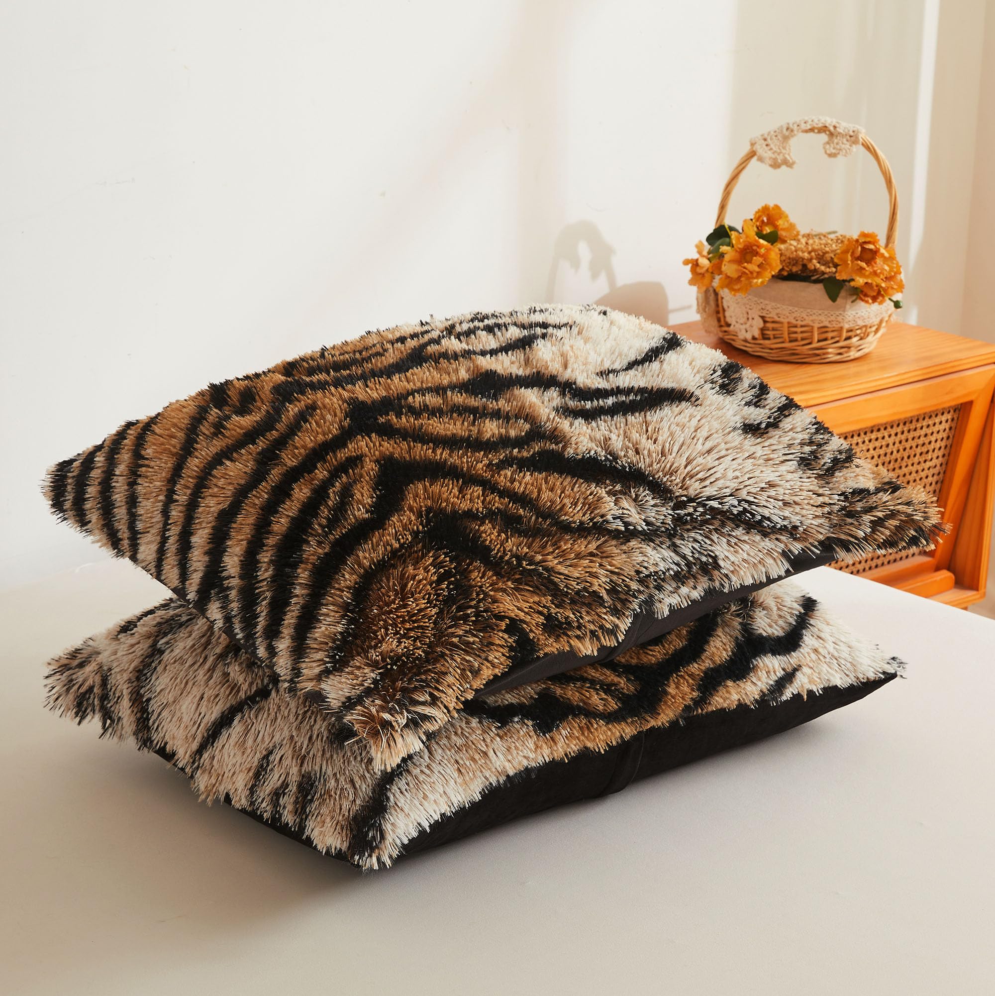 XeGe Tiger Print Fluffy Faux Fur Duvet Cover Set, 3 Pieces Soft Plush Shaggy Fuzzy Bedding Set(1 Farmhouse Comforter Cover + 2 Furry Pillow Cases), Zipper Closure(Queen, Tiger Print Brown): Queen Tiger Print Brown