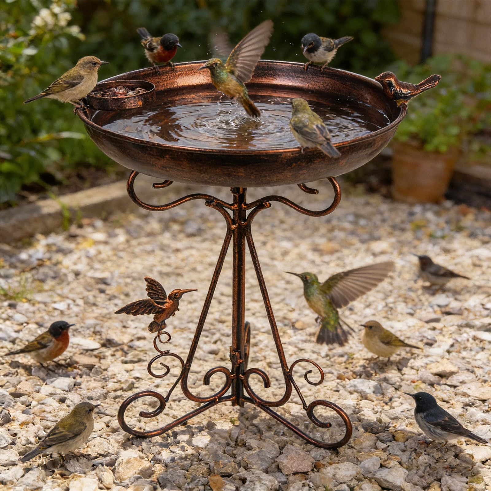Squisito set di mangiatoia per uccelli in rame con figure decorative per attrazione del giardino, elegante ciotola per uccelli con finitura in rame
