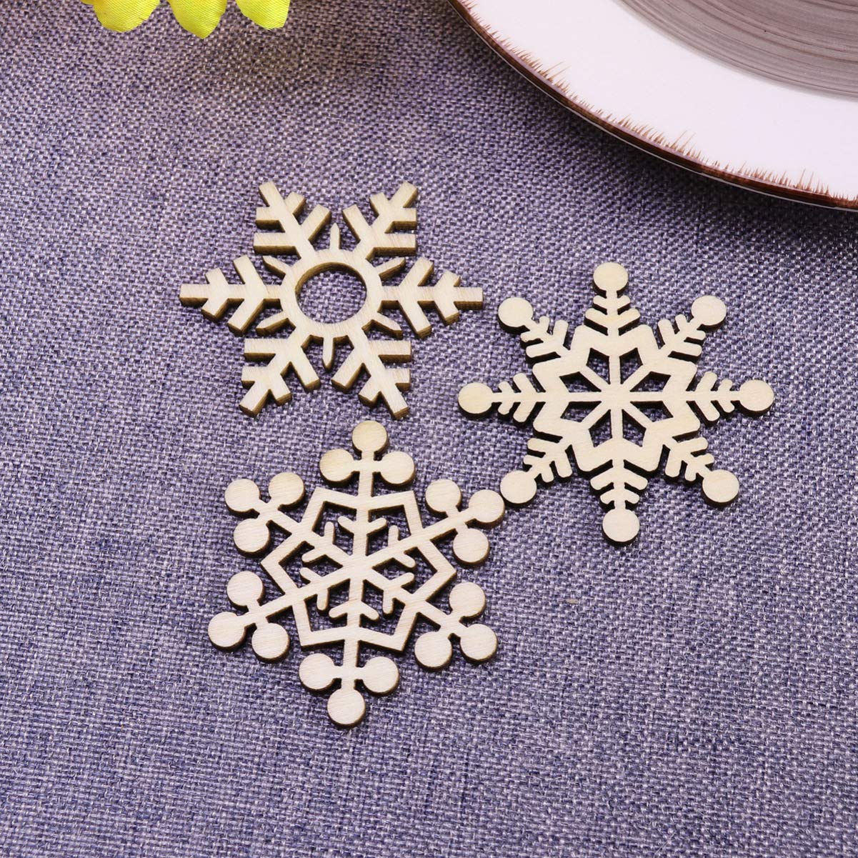 EXCEART 50 Pièces Pendentif de Noël Bois Rondelle Flocon Suspendre Décoration Sapin Noël Morceau Flocon