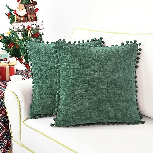 CaliTime Juego de 2 fundas de cojín navideñas de felpilla suave teñidas con pompones, para sofá, decoración del hogar, 18 x 18 pulgadas, color verde