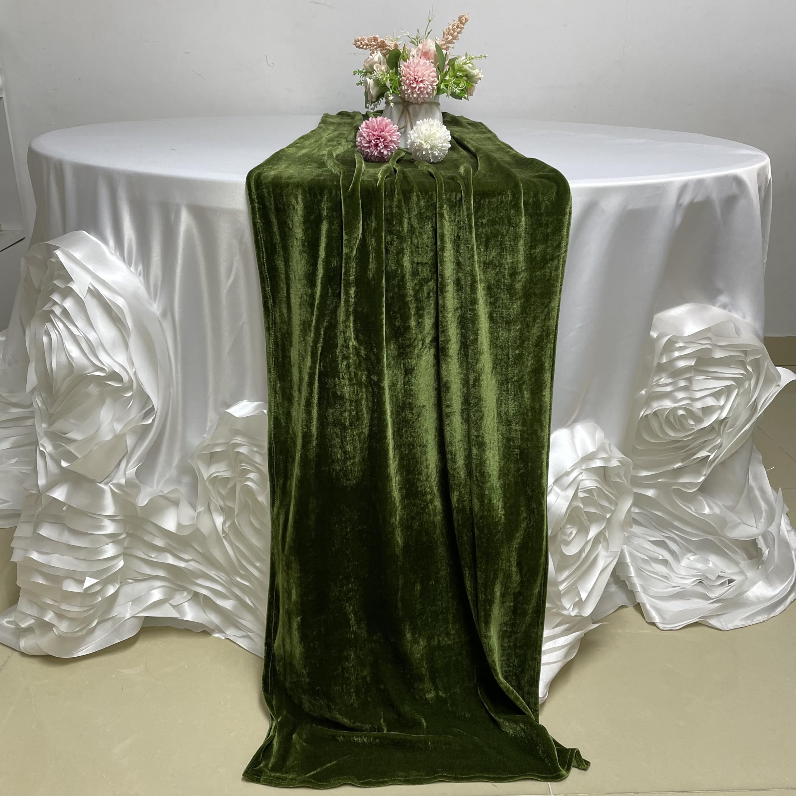 Luchuan Moss Green Velvet Table Runner, 11ft Luxurious Wedding Reception Decorations Soft Velvet Fabric, Table Runner Overlay for Wedding Event Table Decorations (Grass Green, 20X132inch,2 Pieces)