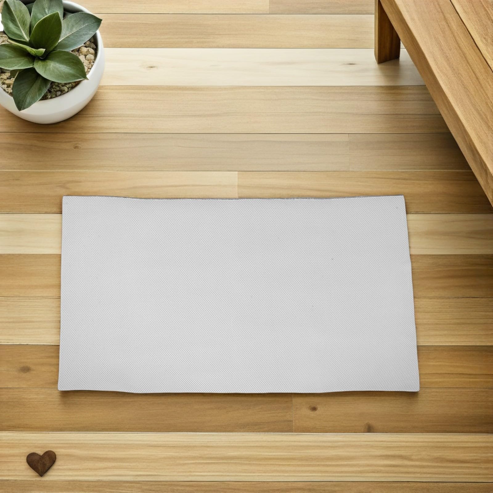 Toyvian Protector de Tabla de Planchar Blanco de 1.3 X 0.7 M Esponja Perforada de 1 Cm para Cuidado Suave de Prendas y Protección Antideslizante en Lavandería