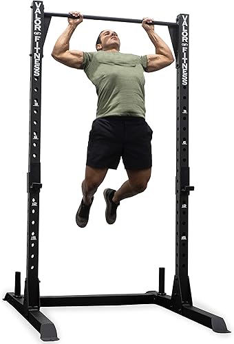 Valor Fitness Barra de dominadas para sentadillas, equipo multiusos de gimnasio en casa, estilo de plataforma, clavijas de almacenamiento, ganchos