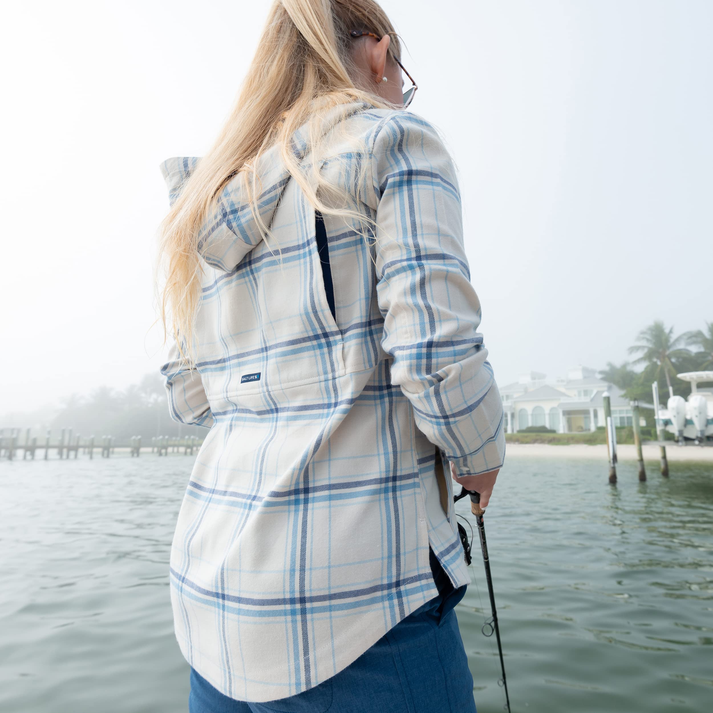 Salt Life Ahoy-Sudadera Ligera de Manga Larga SLX, Ajuste Clásico con Capucha Mujer