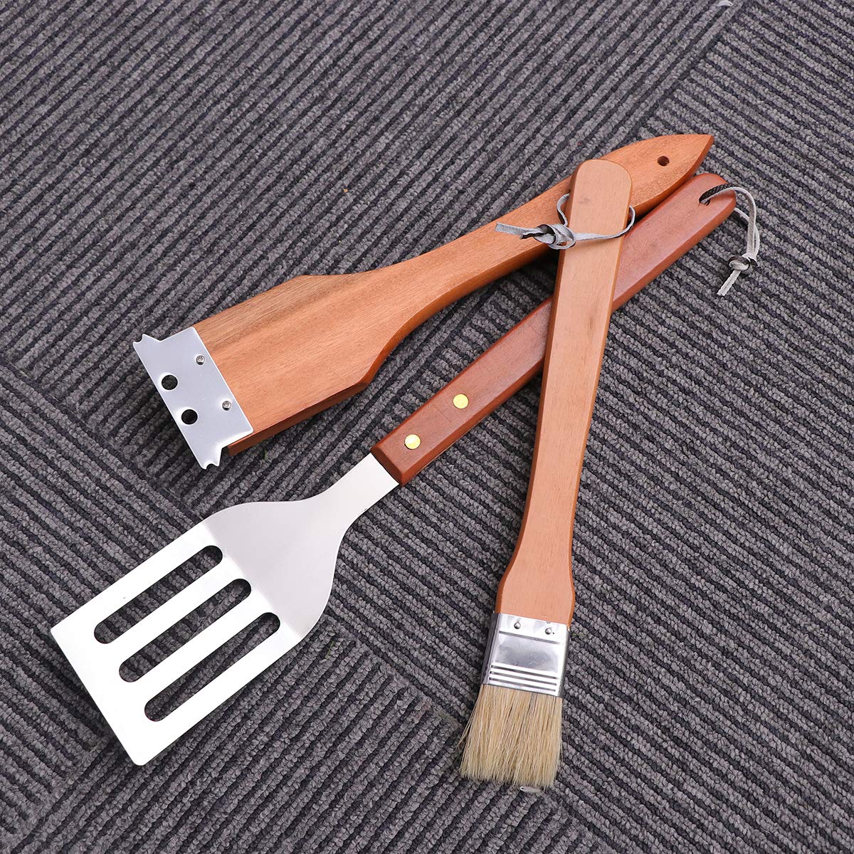 Yardwe - Set di attrezzi per barbecue, in acciaio INOX, con valigetta in plastica, 18 pezzi
