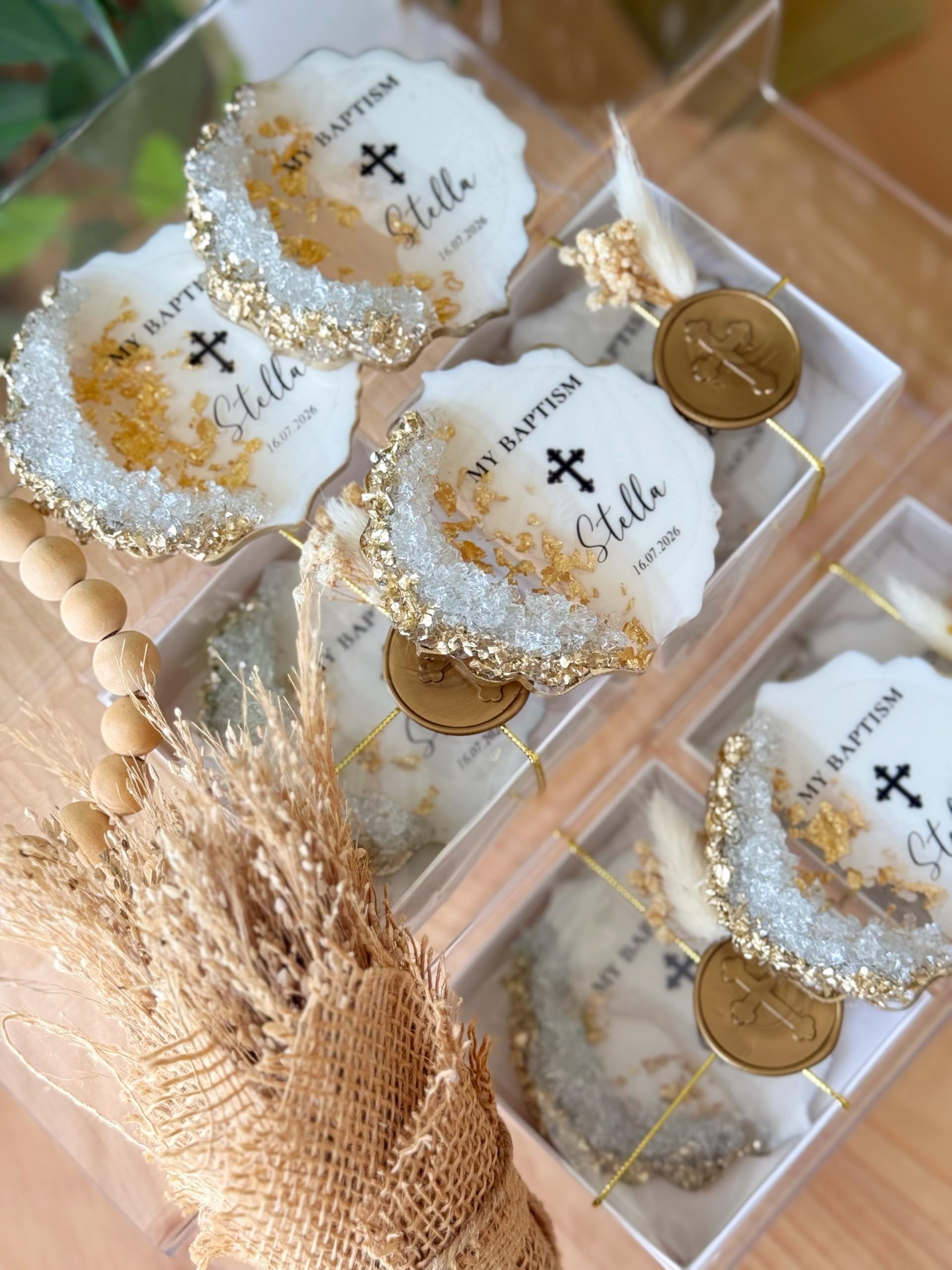 Generisch Personalisierte Taufmagnete mit Namen & Datum – Gastgeschenke zur Taufe für Jungen – Epoxidharz Magnet mit Kreuz, blauen Kristallen & Goldakzenten (25 Stück mit Geschenkbox)