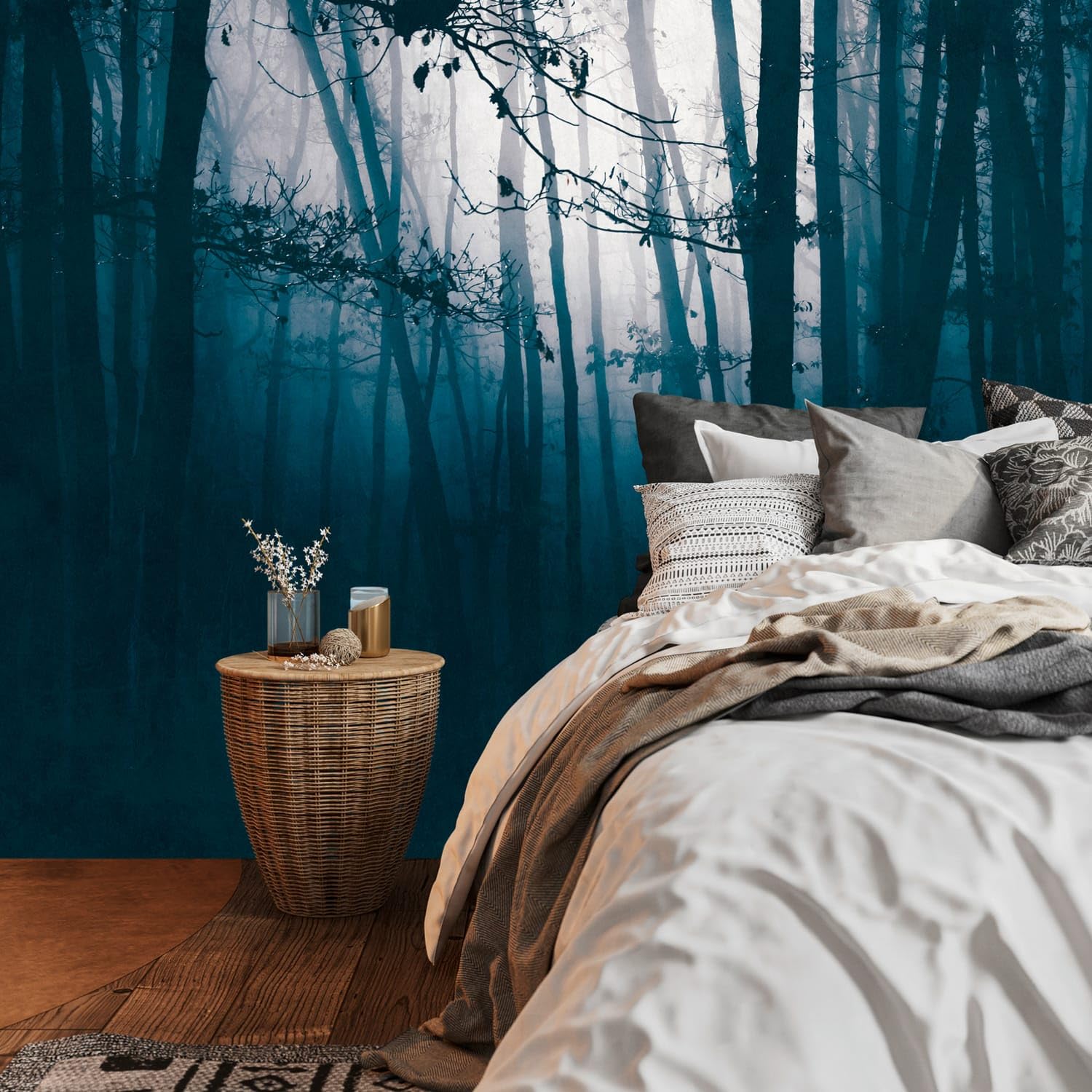 Papier peint forêt intissé bleu nuit pour ambiance de chambre cosy