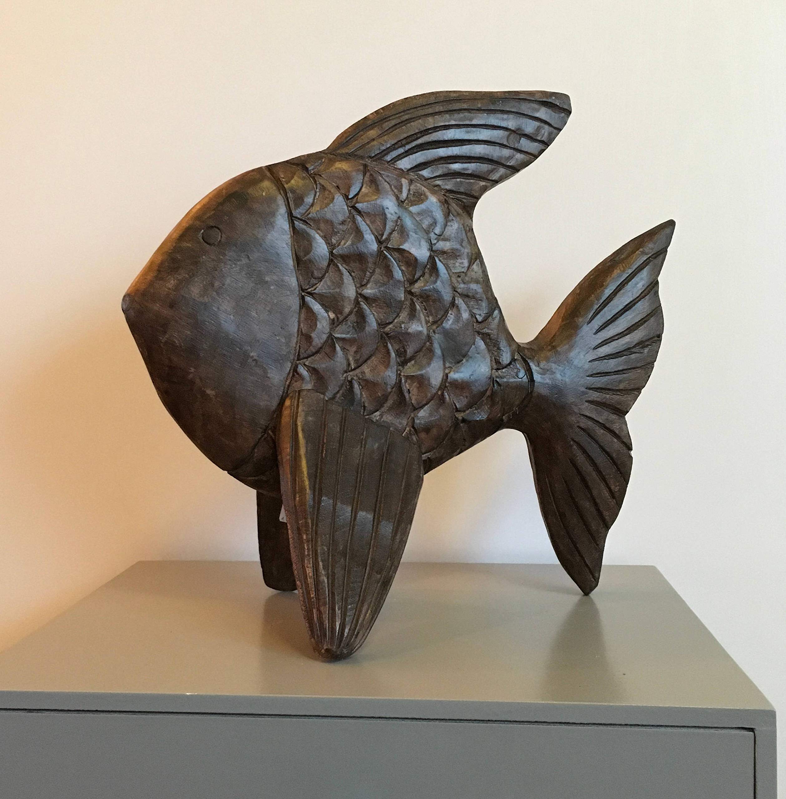 Moritz Fisch 34 cm braun – Mangoholz Skulptur maritim Deko Holzfisch modern | Handgeschnitztes Unikat aus Naturholz, maritimer Blickfang für Wohnzimmer, Bad oder Flur, Geschenk für Meerfreunde